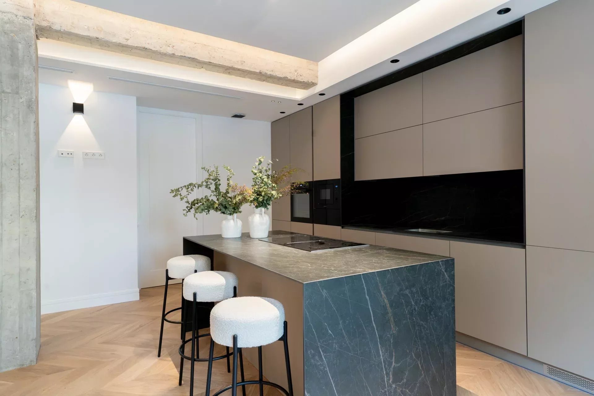 Brand New Exclusive Luxury Property on the Golden Mile - picture 12