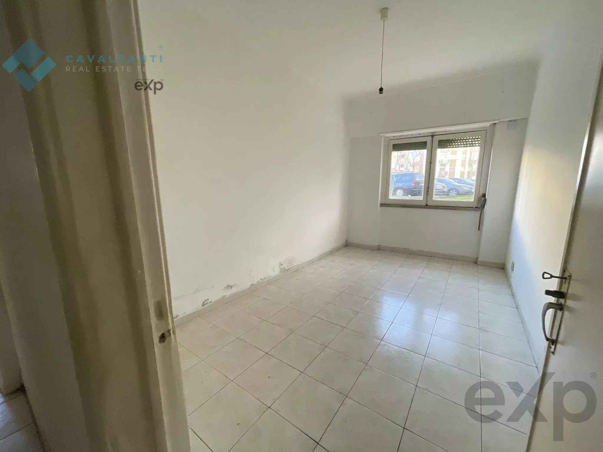 T2 to remodel - Carnaxide | Ideal for own home or investment 2790-005 image 22