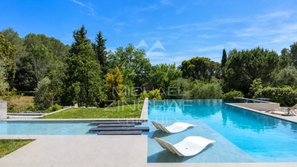 An elegant, contemporary-style villa in a completely peaceful setting — photo 2