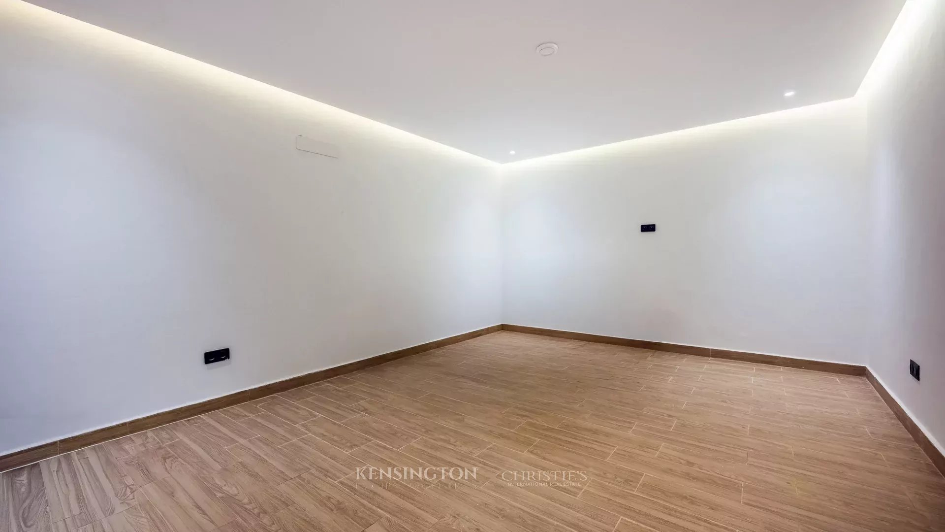 5 Bedroom Villa/Townhouse's Image 27