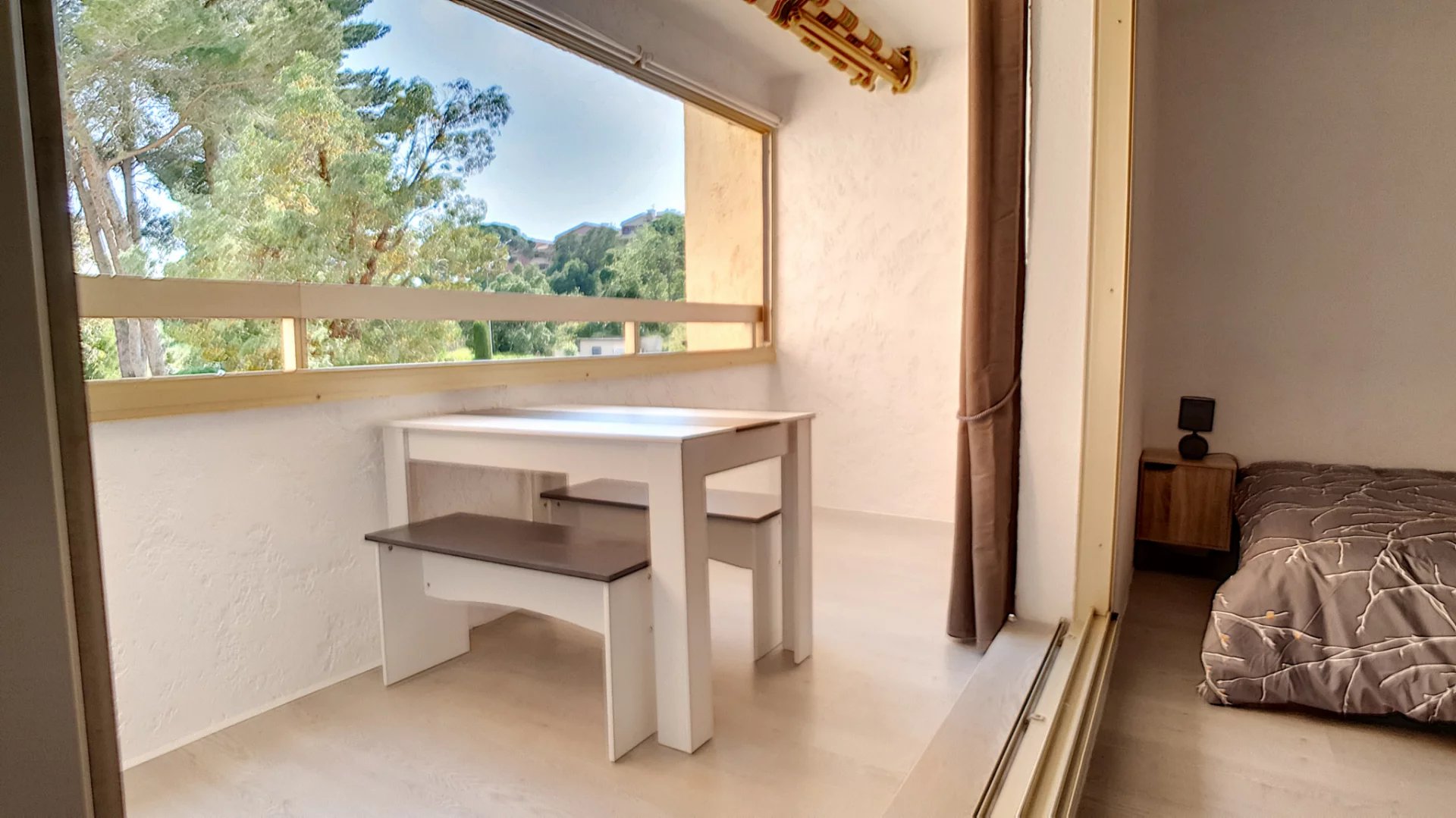 2 pièces 25 m2 Location à l'année meublé