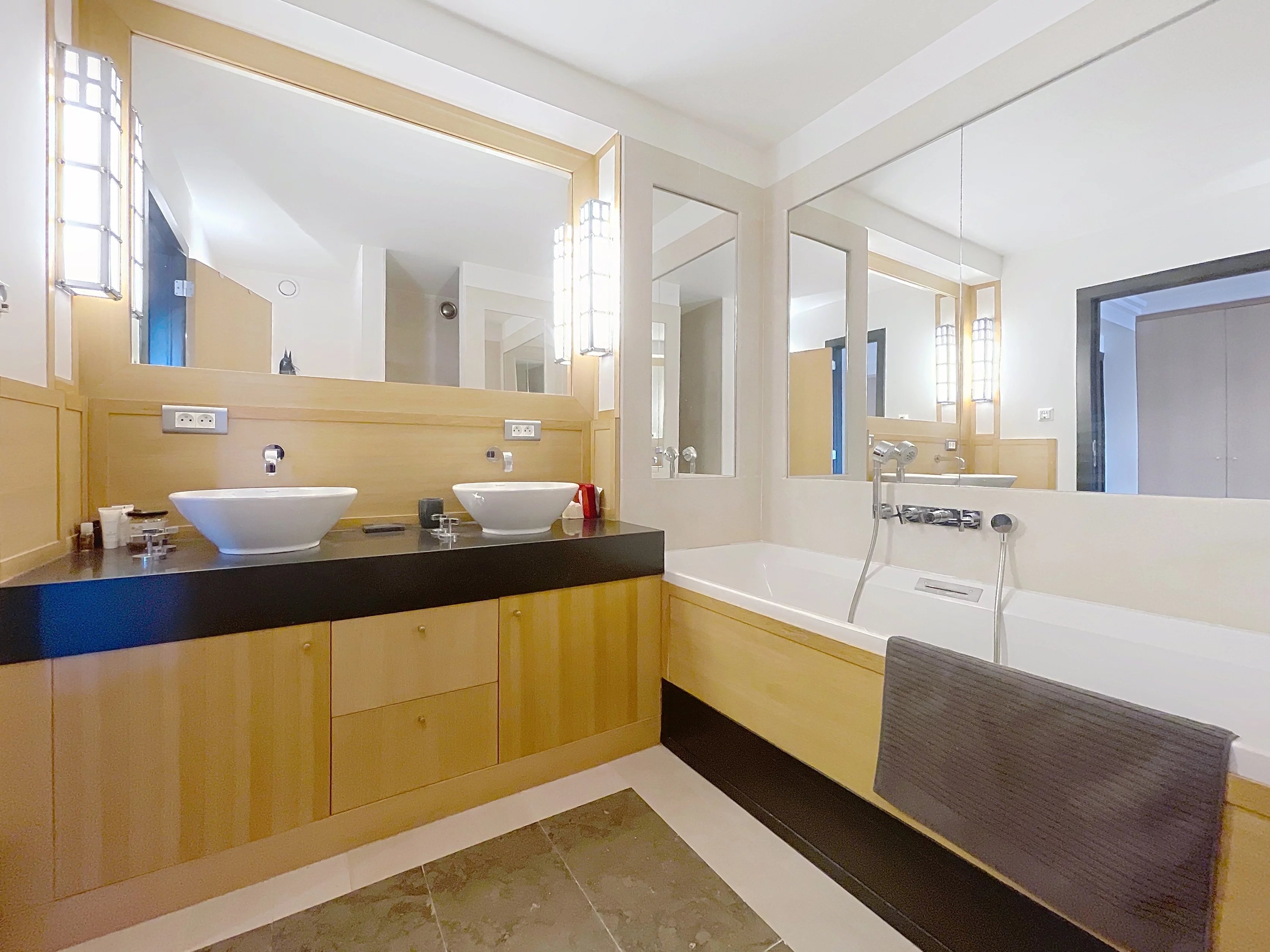 Avenue Louise/ Etangs dIxelles- Appartement de standing - Garage