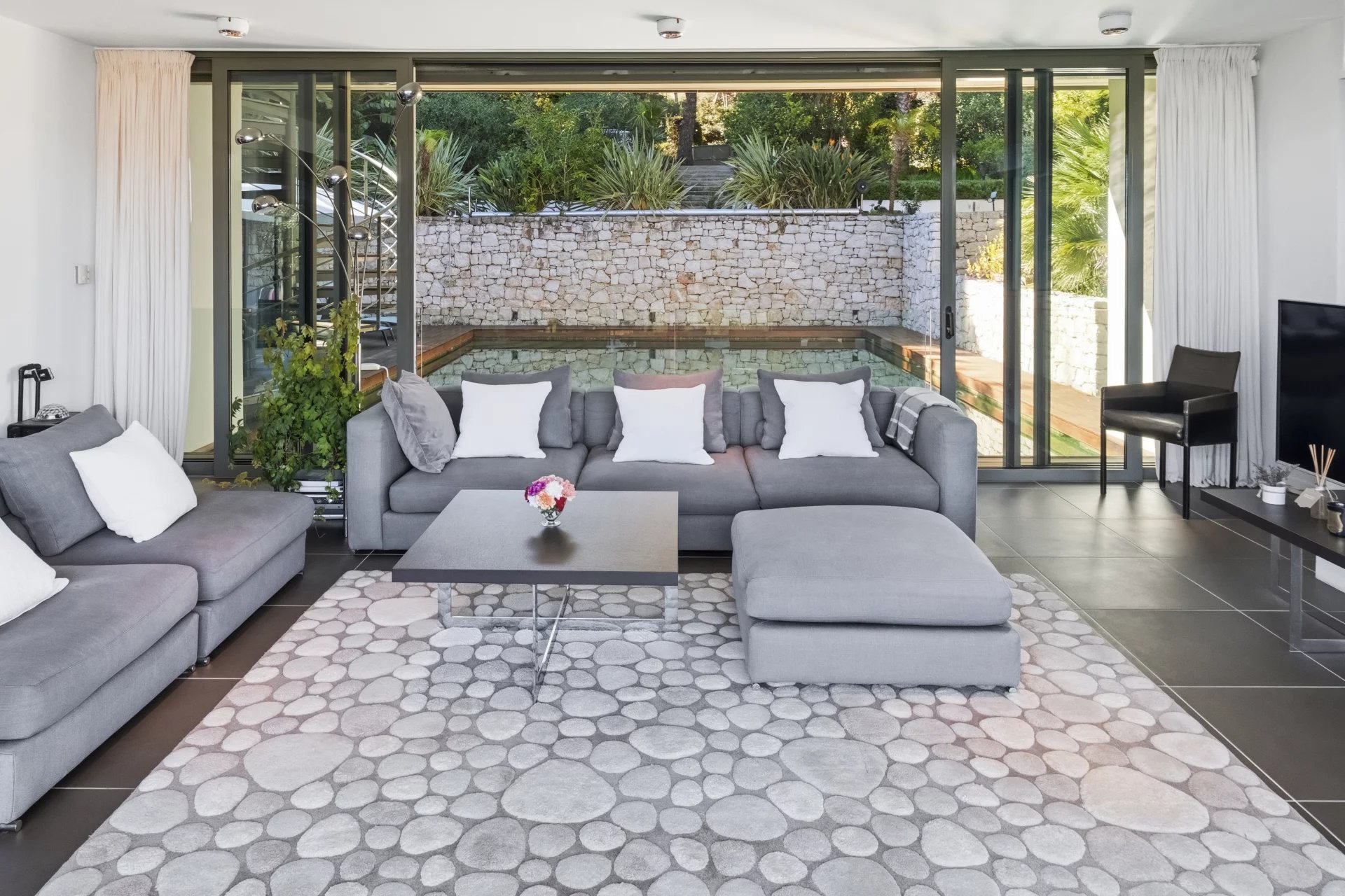 Modern 5-bedroom villa with open views and pool