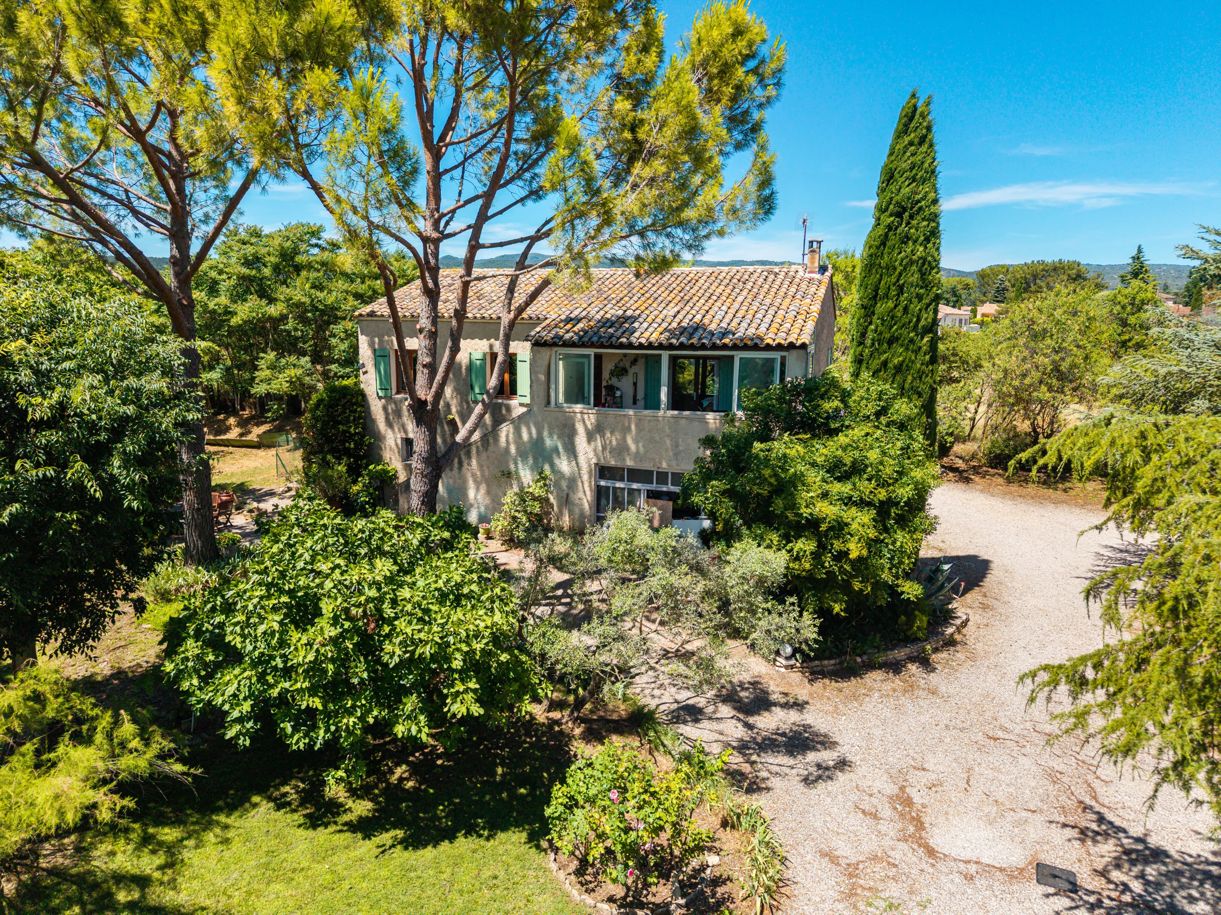 House to renovate with a view of the Luberon - GORDES - Exceptional potential