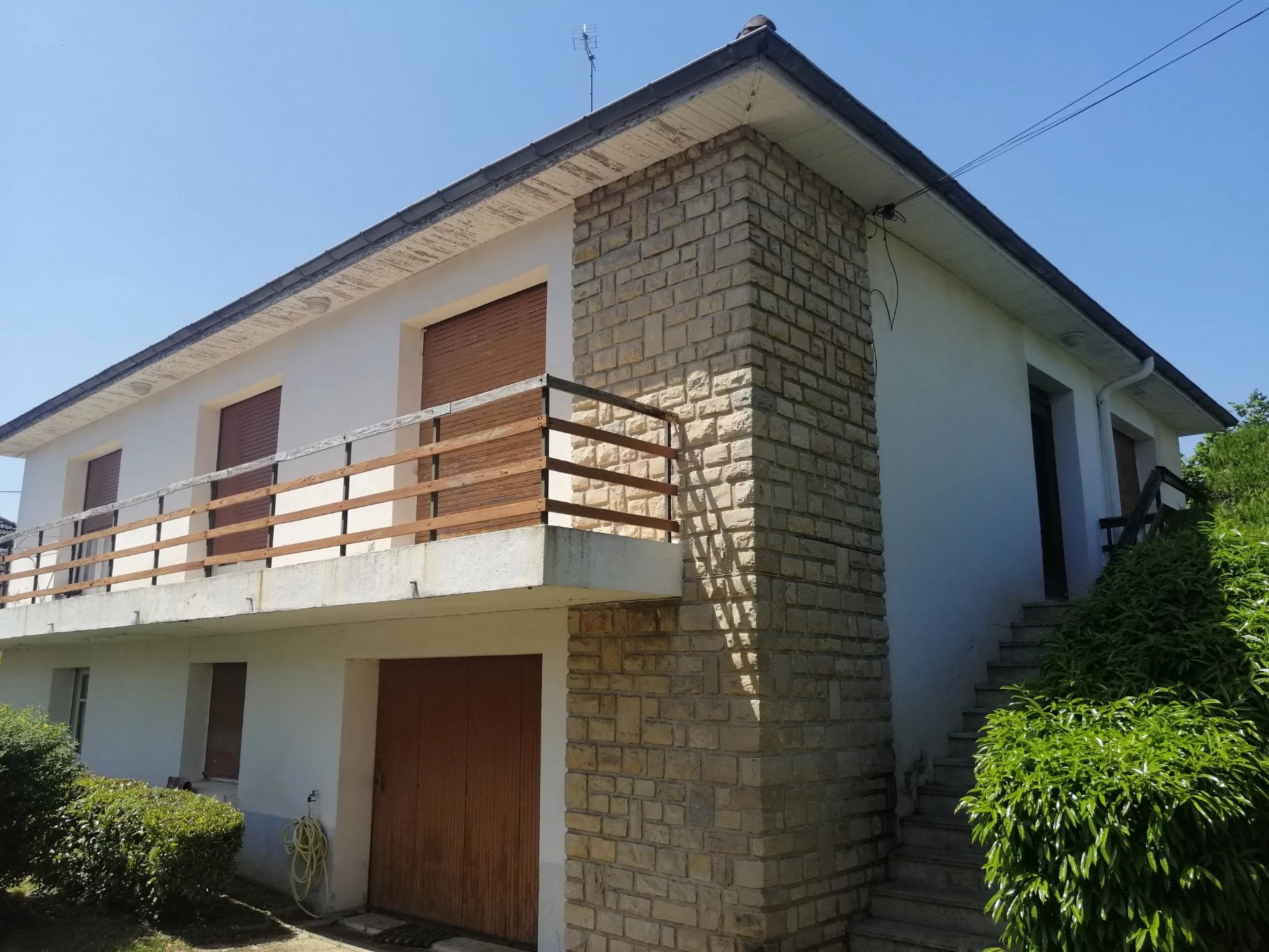Nevers Pavillon de rapport de 187 m2  sur 641 M2 de jardin l