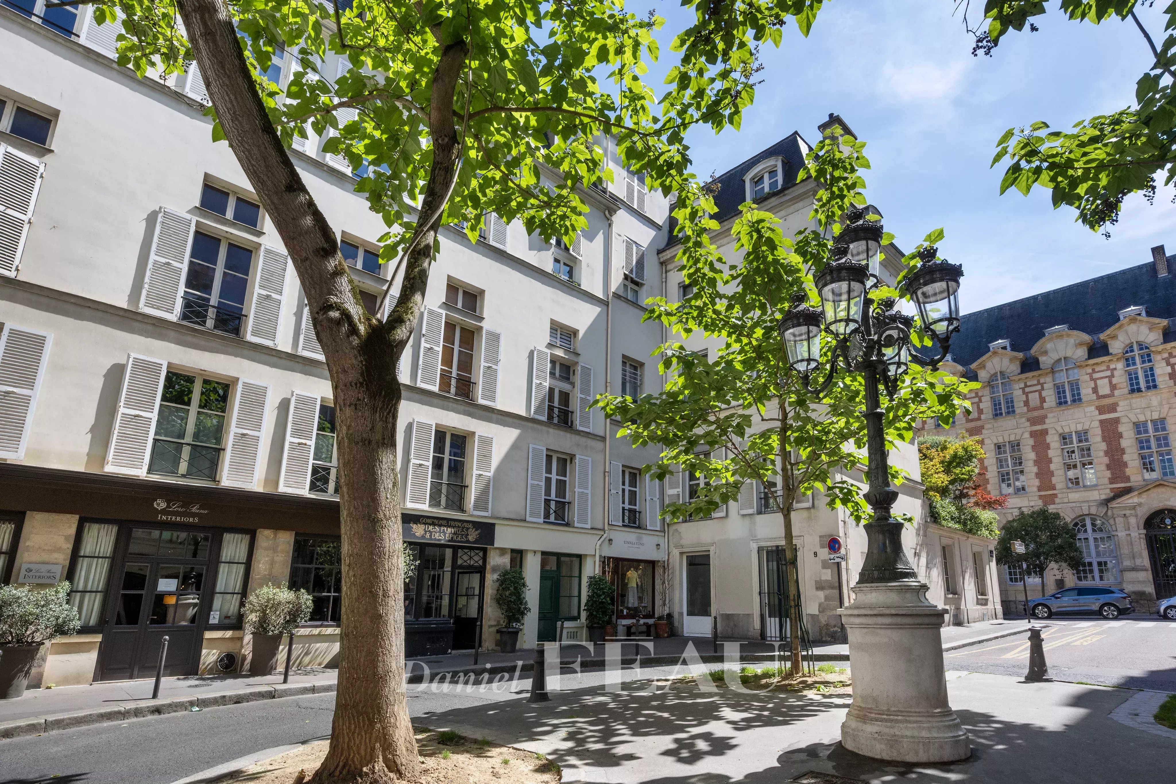 Paris 6 - Place de Furstemberg - Saint Germain des Prés - Dernier étage