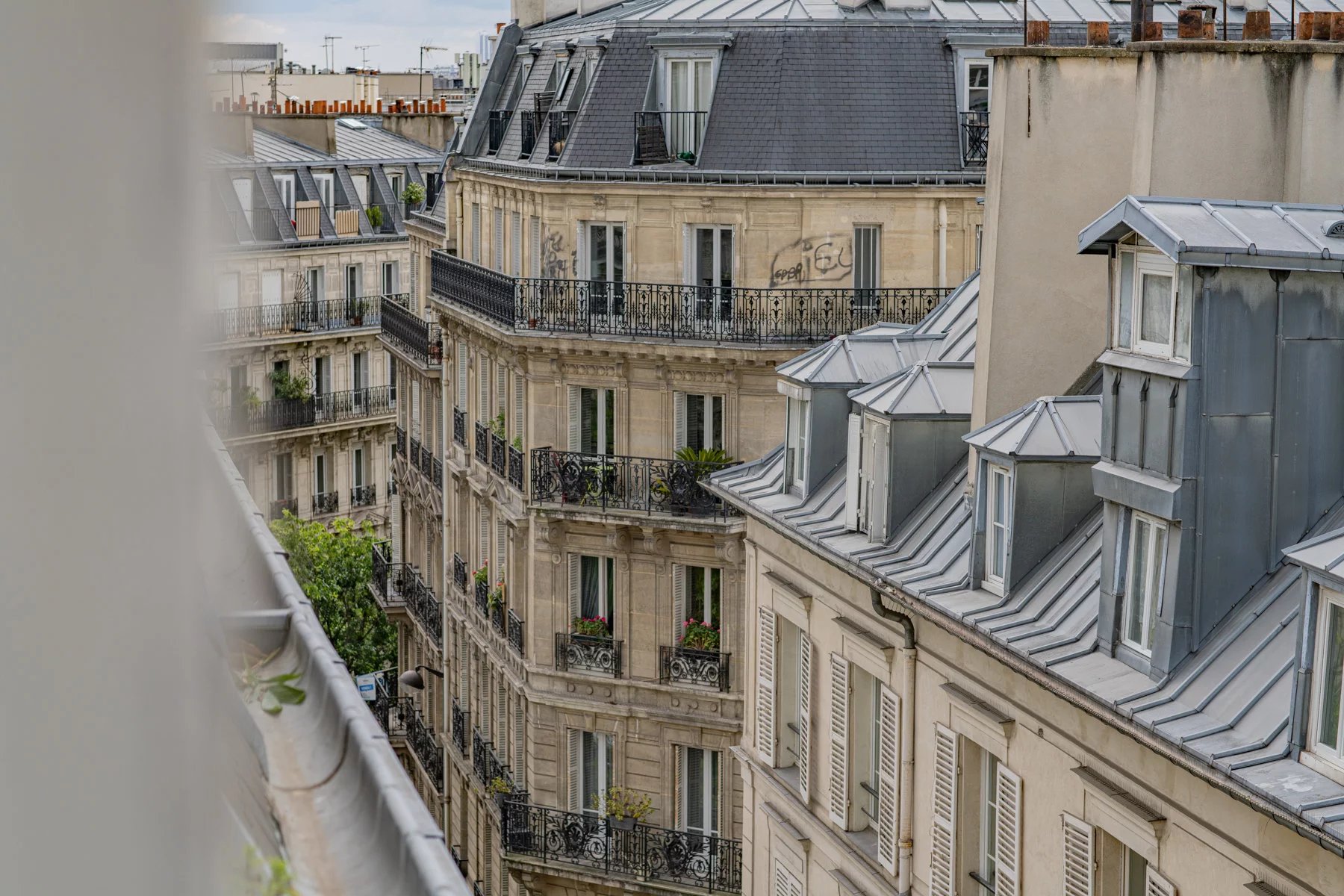 Dernier étage avec ascenseur baigné de lumière!!