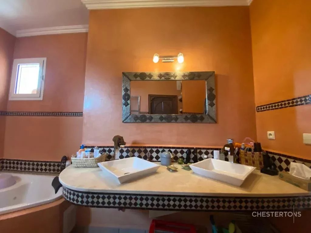  Image of Villa - 7 Bedrooms for Sale in Marrakech-Ménara-Marrakech-Morocco, Image 17