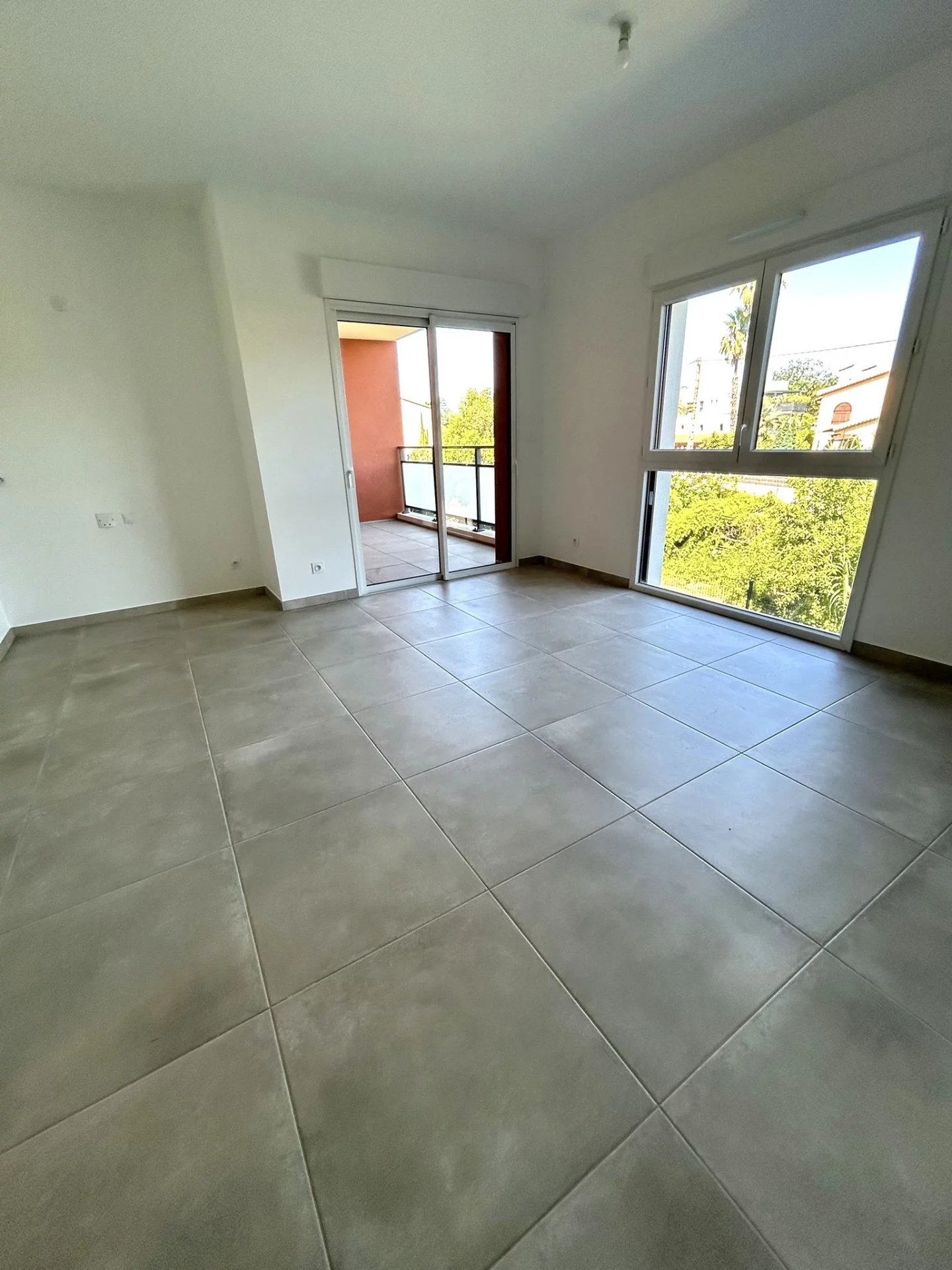 Appartement T2 neuf avec terrasse et parking