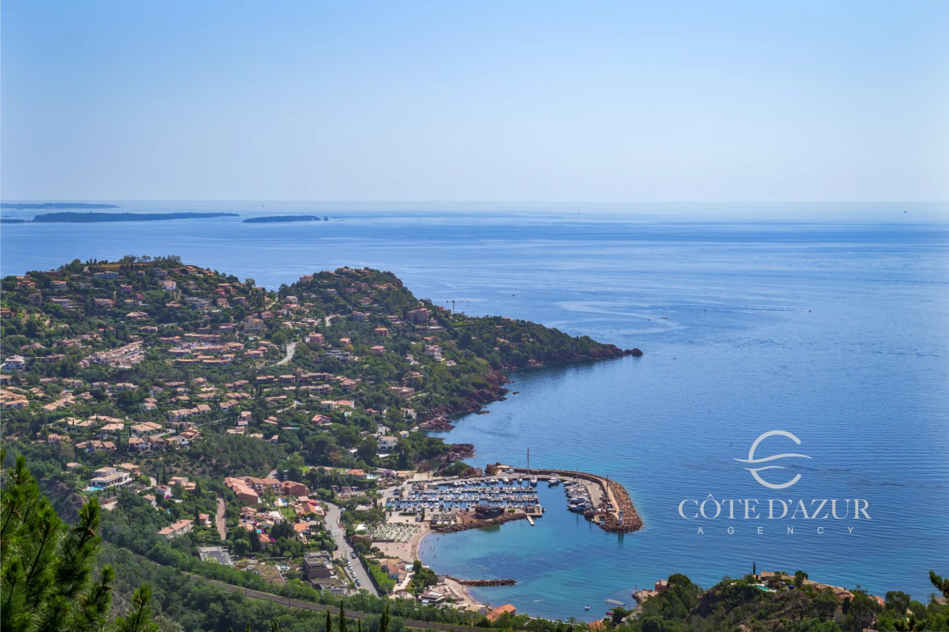 Exceptional property with panoramic sea views 3