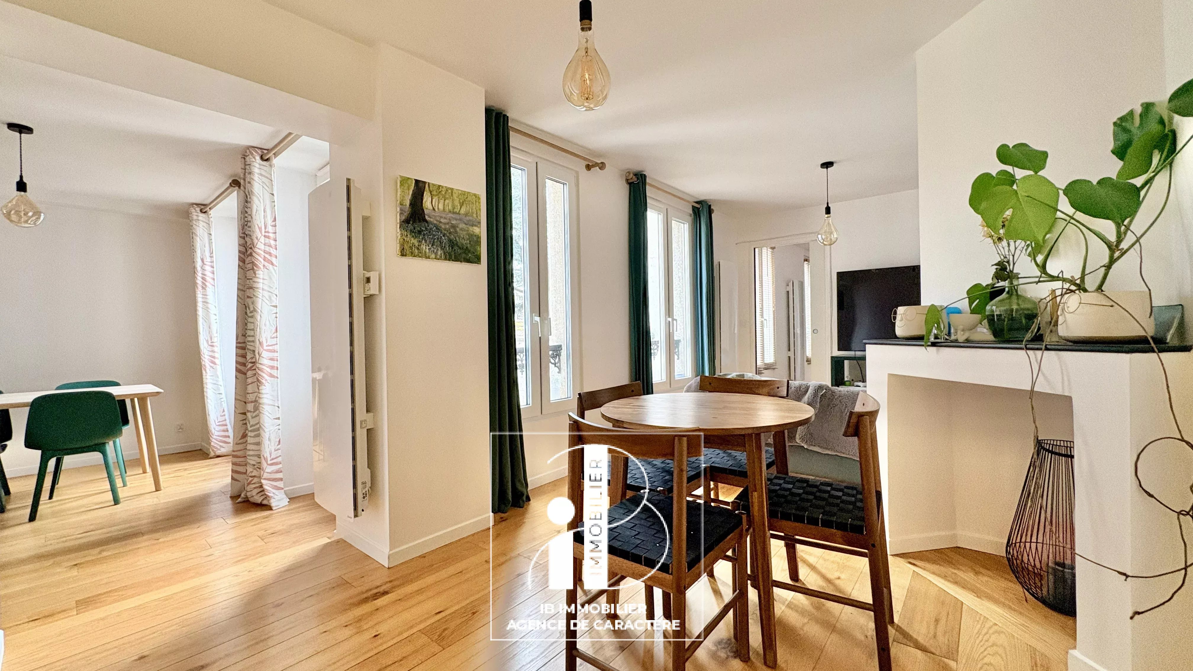 FONTAINEBLEAU COEUR DE VILLE - BEL APPARTEMENT rénové de 88 M²