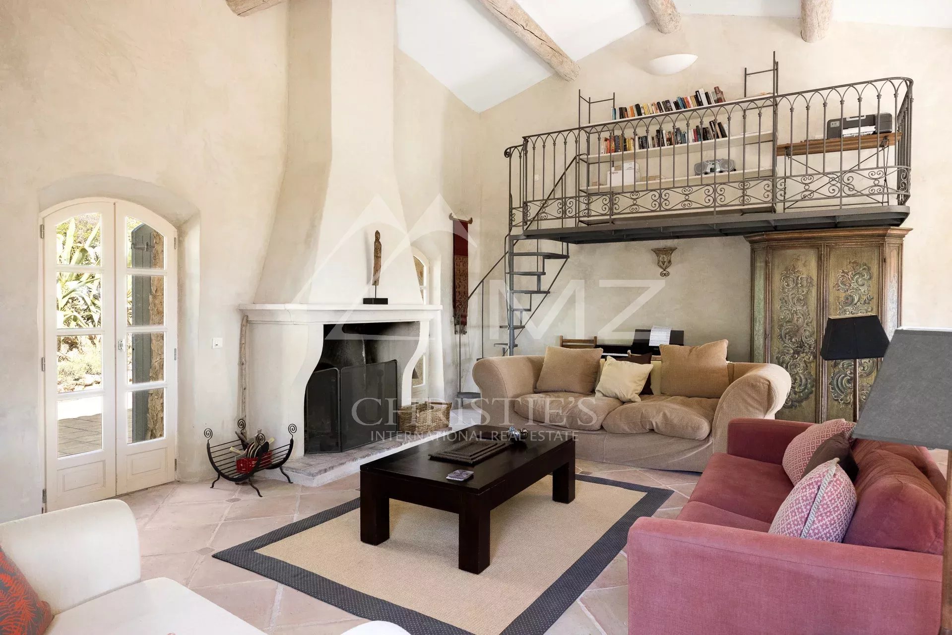 5 Bedroom Villa/Townhouse's Image 4