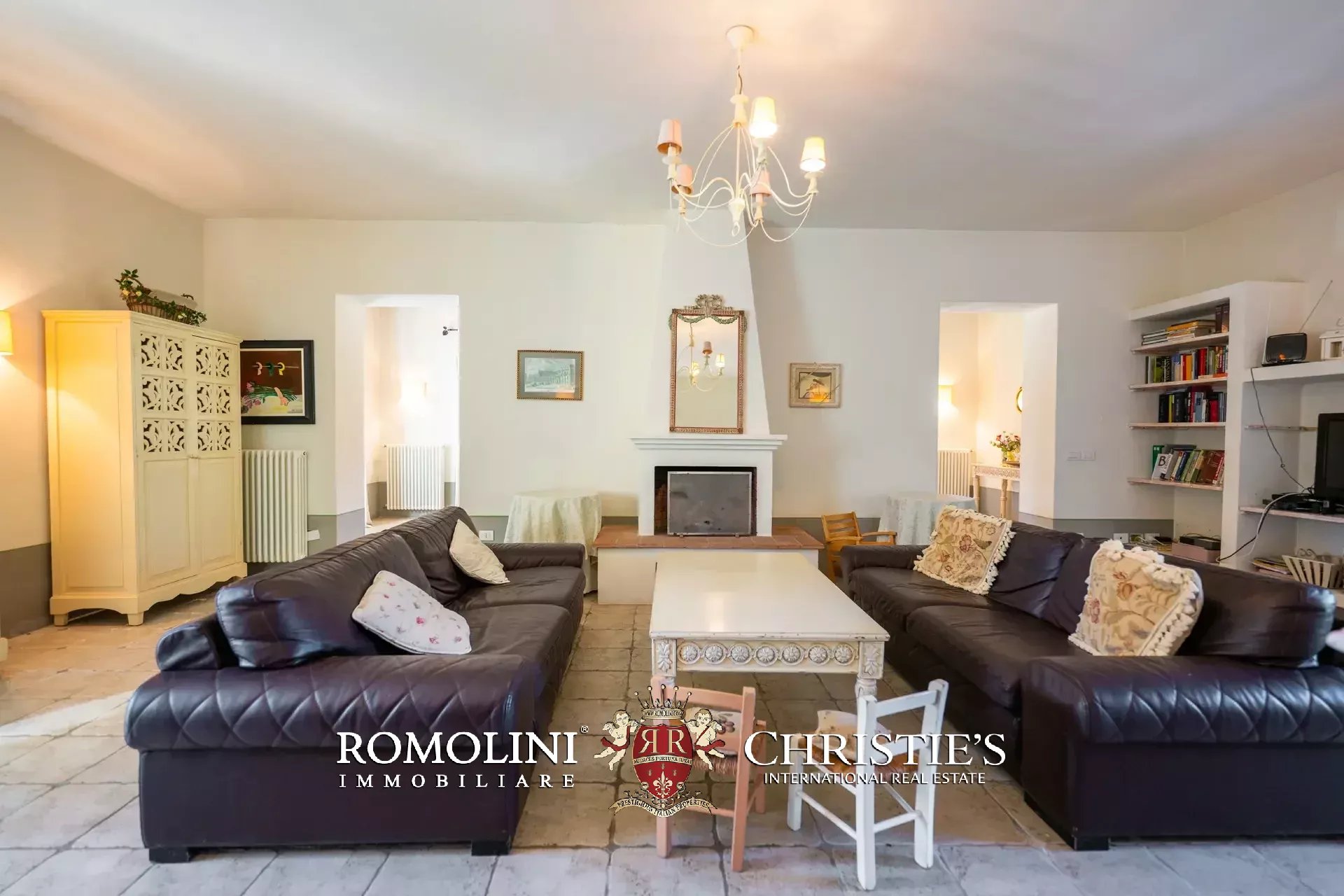 6 Bedroom Villa/Townhouse's Image 26