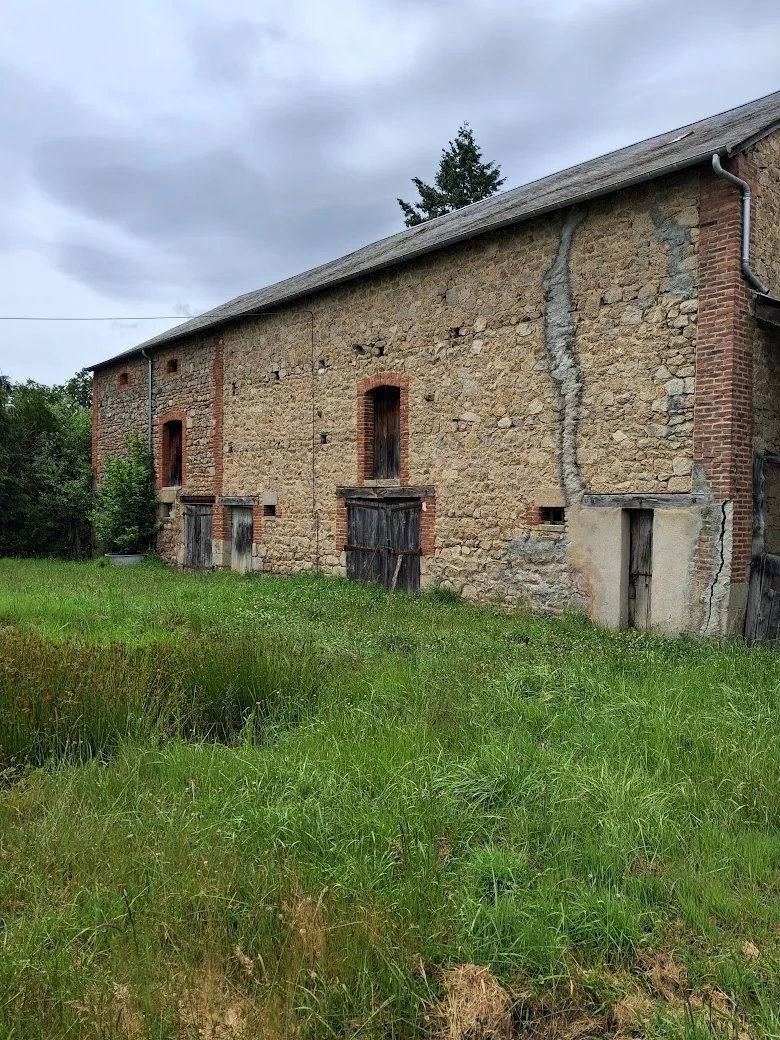 À vendre dans la Creuse, maison mitoyenne avec grande grange - Photo 5