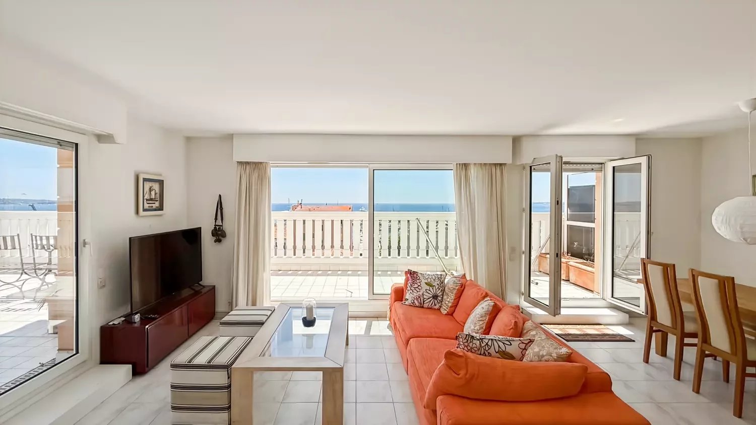 Golfe Juan!! Sublime Duplex with Roof Terrace and Panoramic Sea View