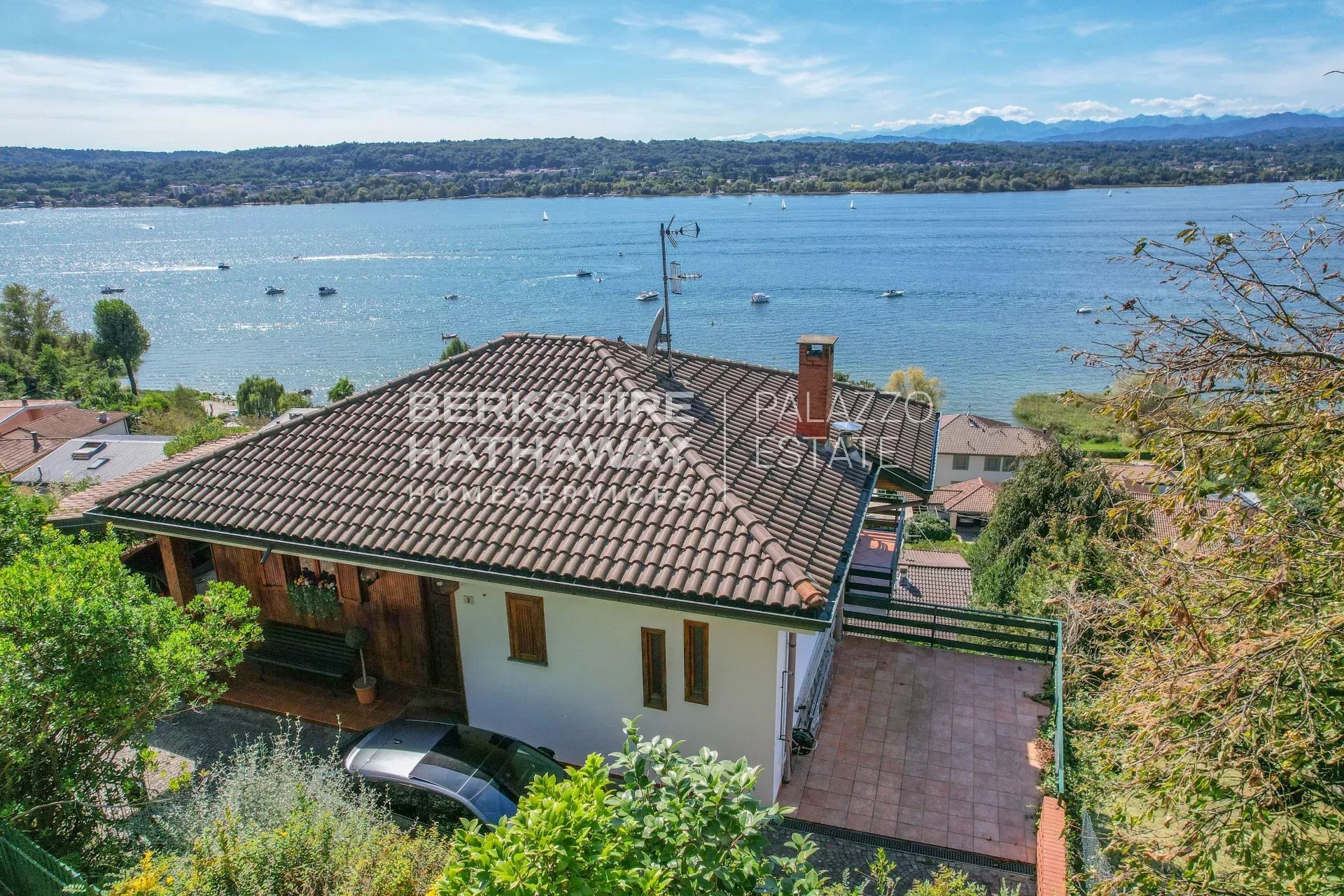 Villa in Sesto Calende - view 1