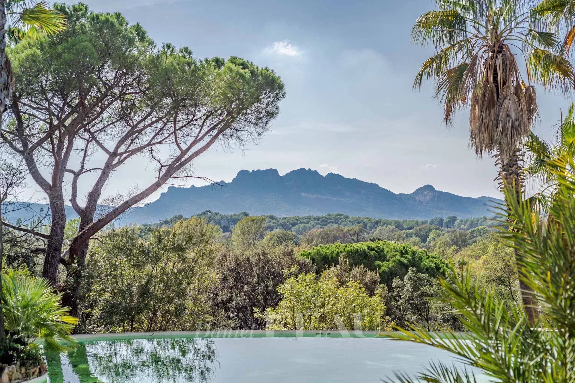 Roquebrune-sur-Argens - Propriété de 2 hectares