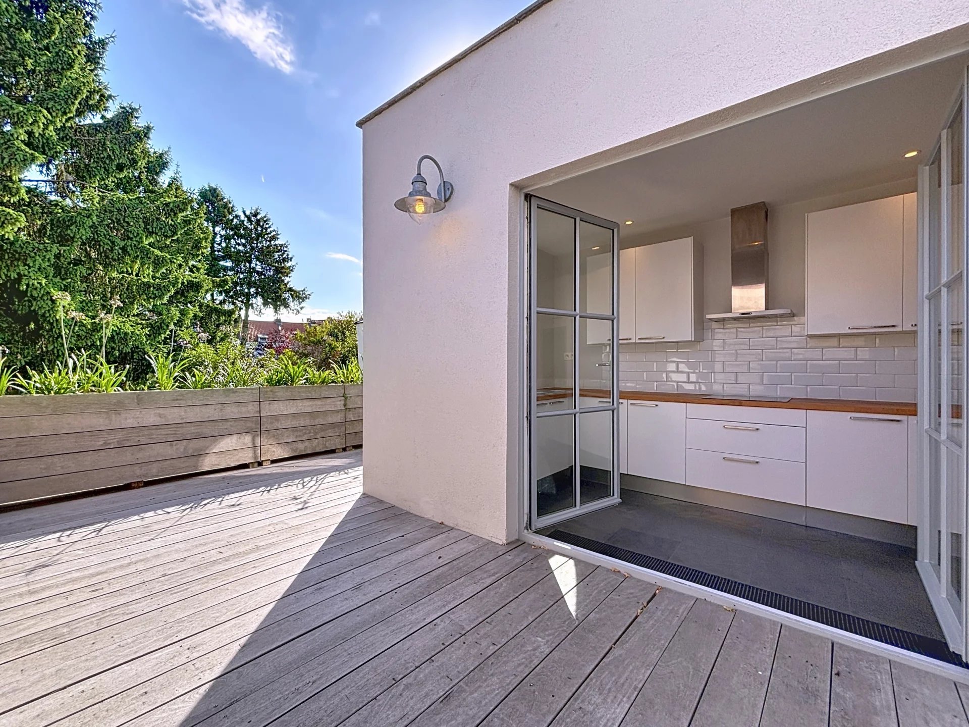 Appartement de caractère rénové de 125 m2 deux chambres terrasse