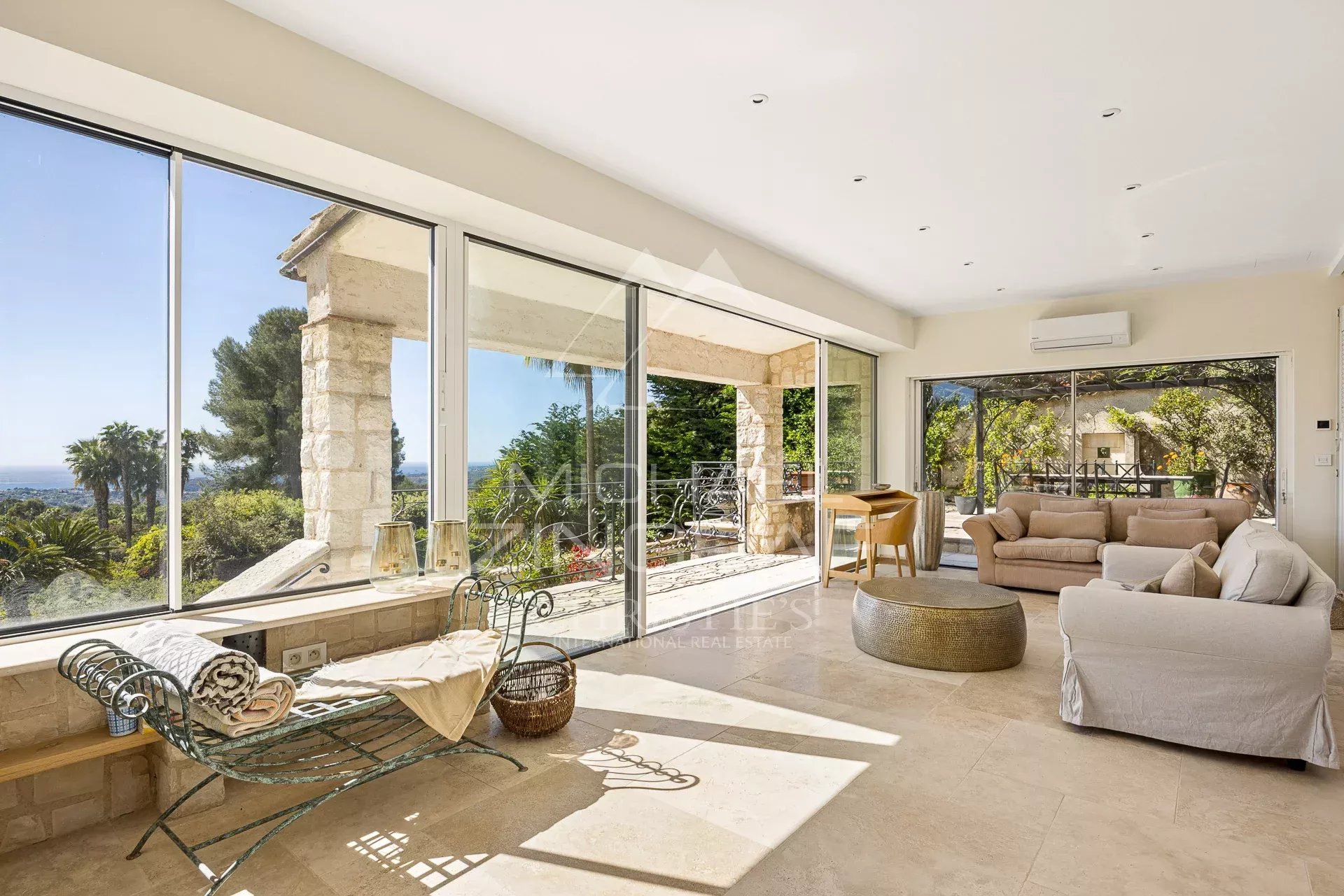7 Bedroom Villa/Townhouse's Image 8