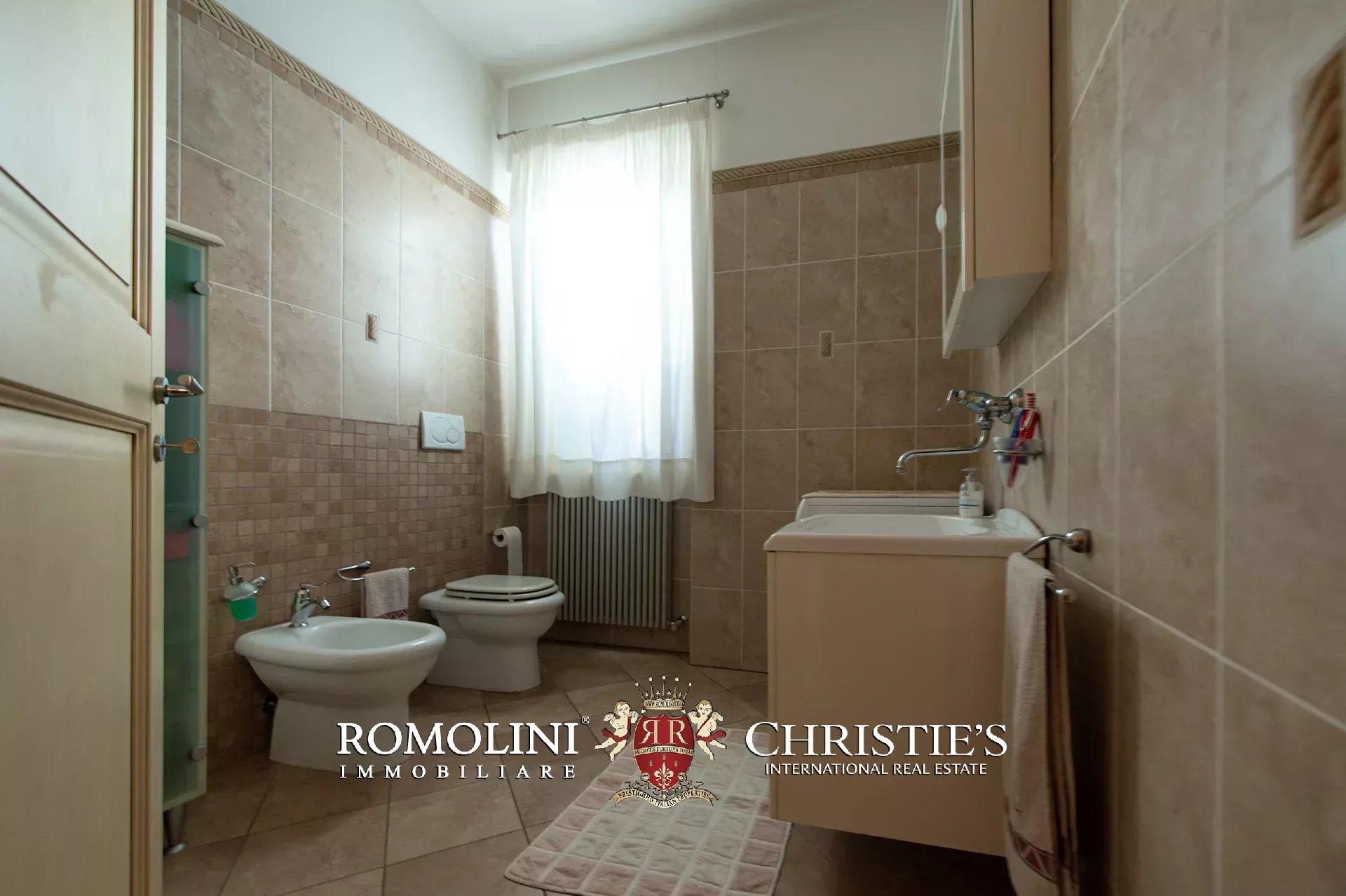 10 Bedroom Villa/Townhouse's Image 38