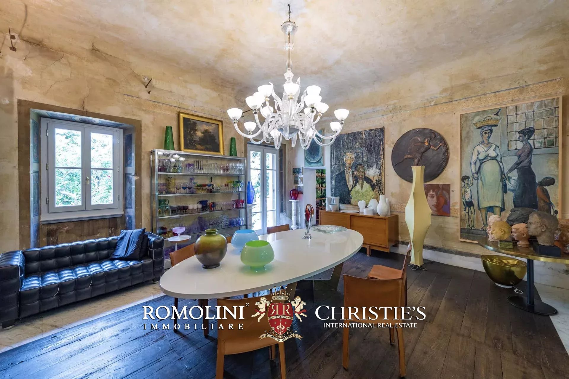 11 Bedroom Villa/Townhouse's Image 9