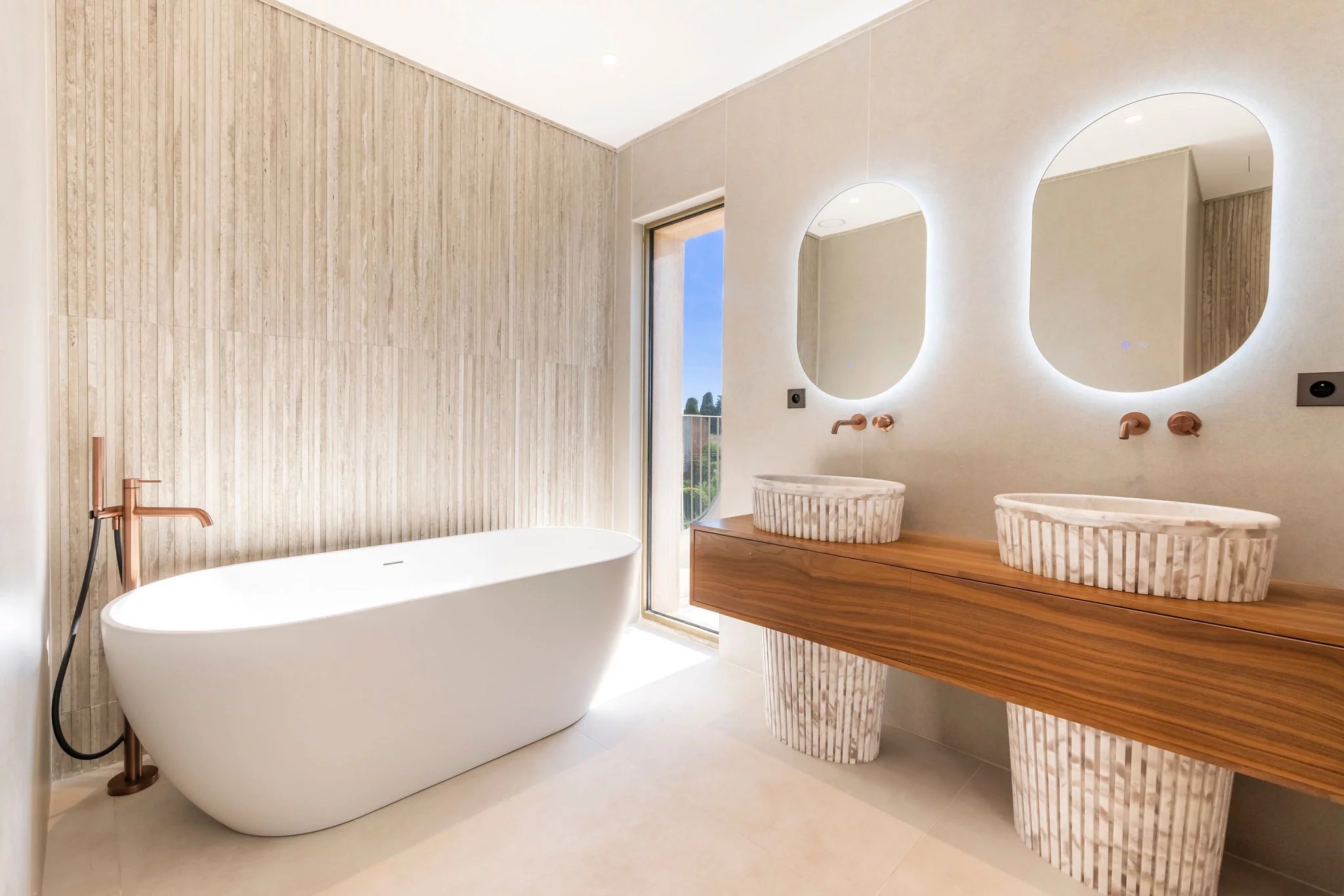  Image of Villa - 5 Bedrooms for Sale in Alpes-Maritimes-Cannes-France, Image 7