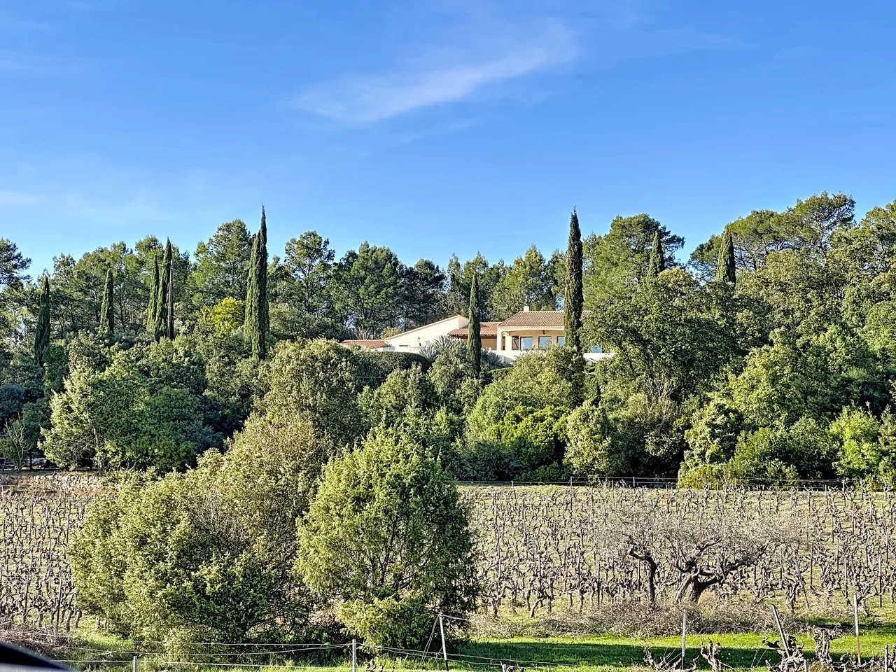 Opportunity: beautiful property with panoramic views, completely private!