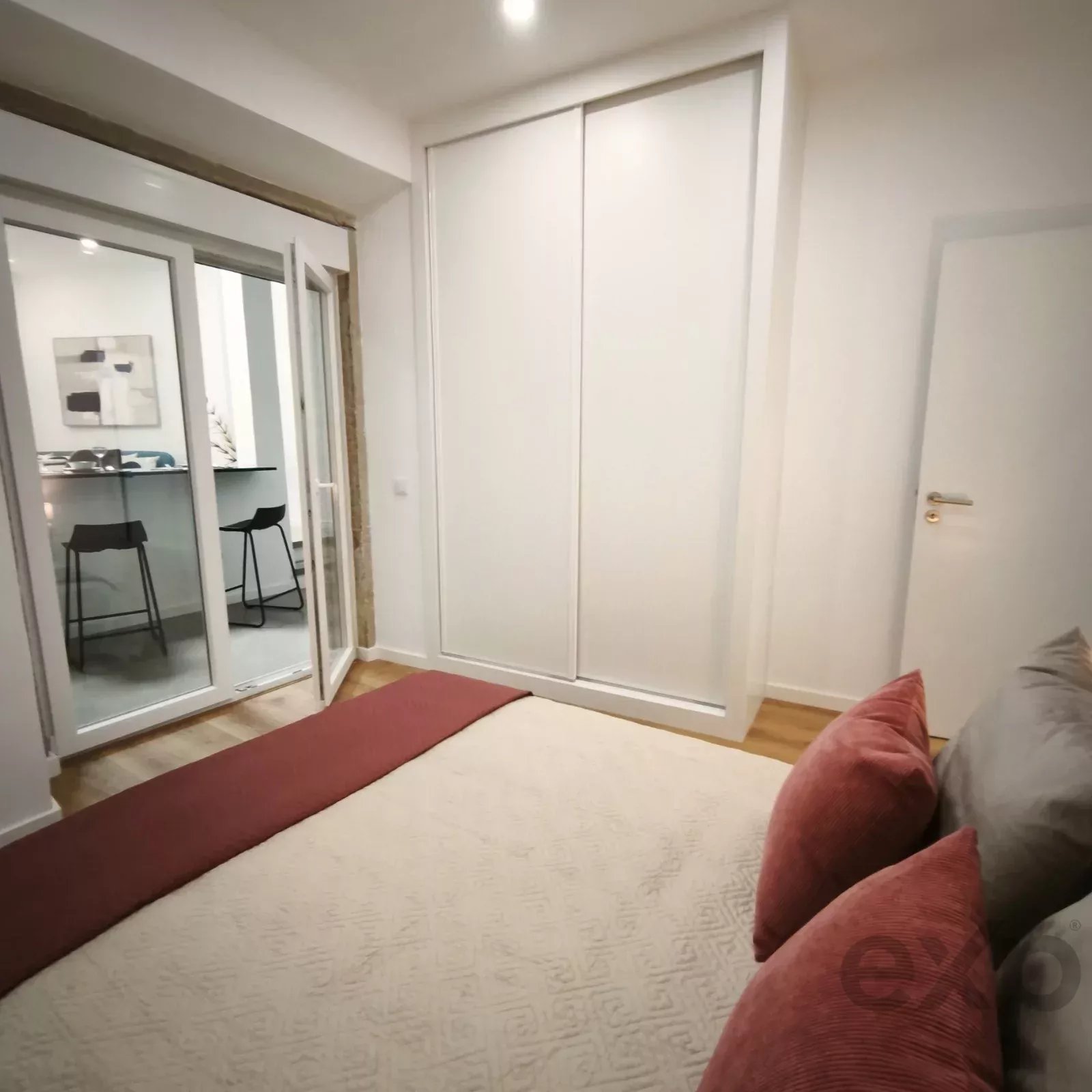 Fully Renovated 3-Bedroom Apartment with En-Suite and Walk-In Closet in Penha de França 87177065 image 12