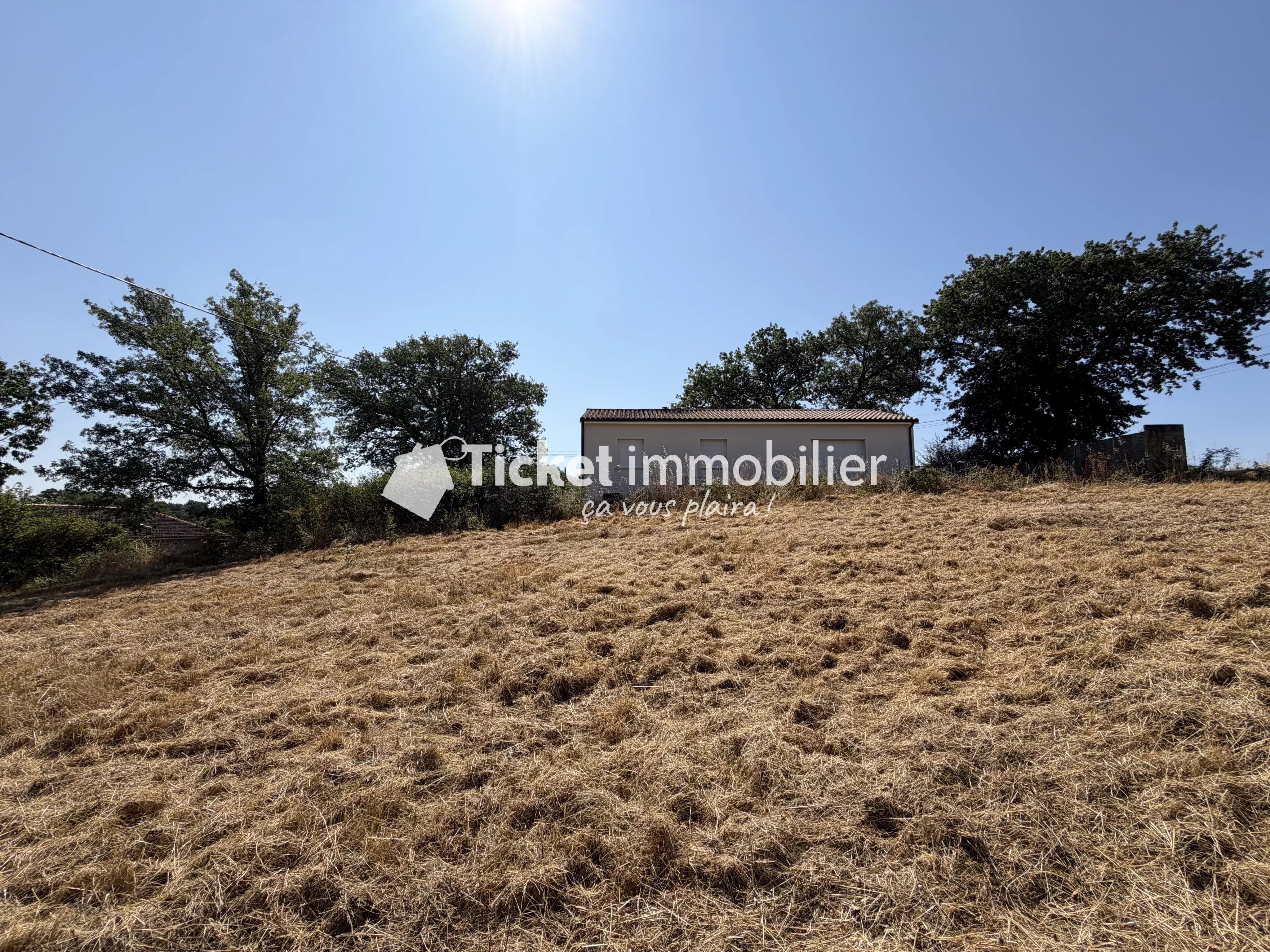 TERRAIN CONSTRUCTIBLE 900m2 DAUX NON VIABILISE LIBRE DE CONSTRUCTEUR — photo 5