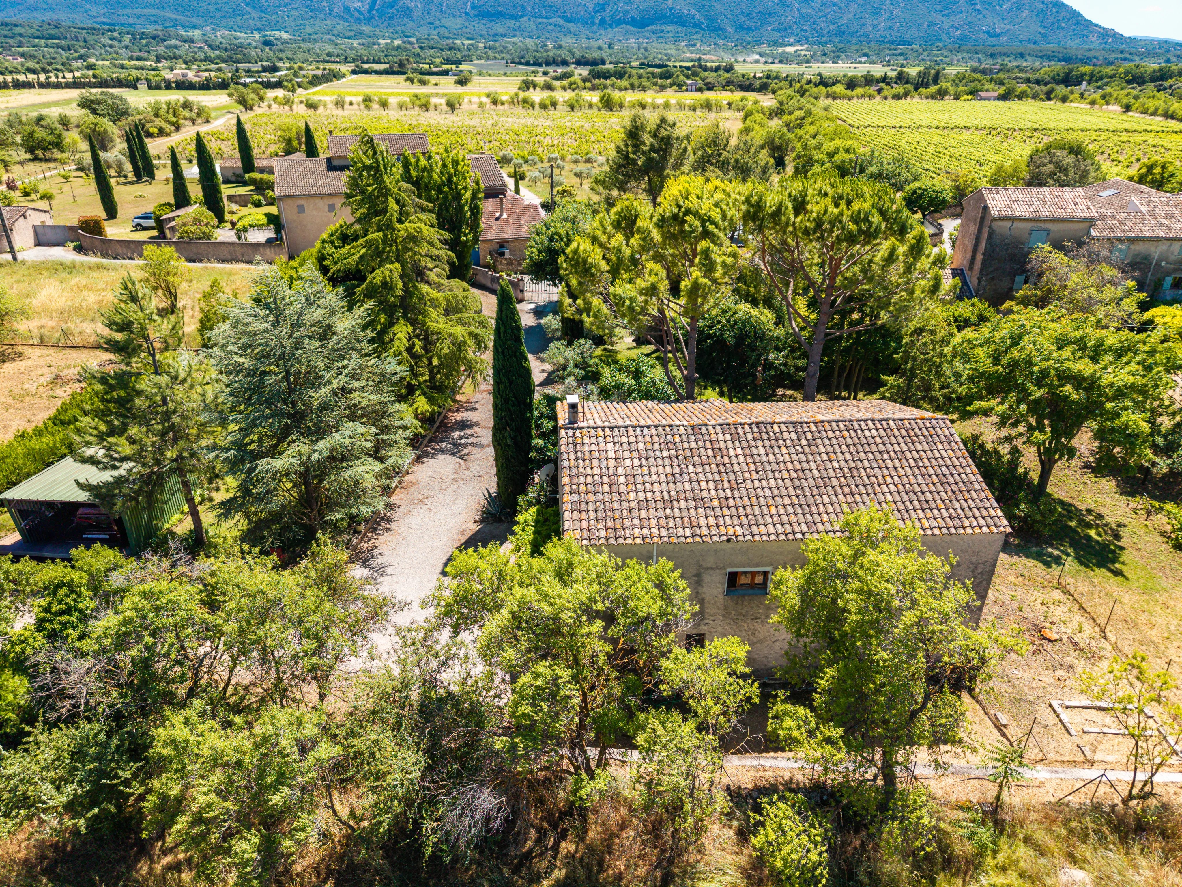 House to renovate with a view of the Luberon - GORDES - Exceptional potential