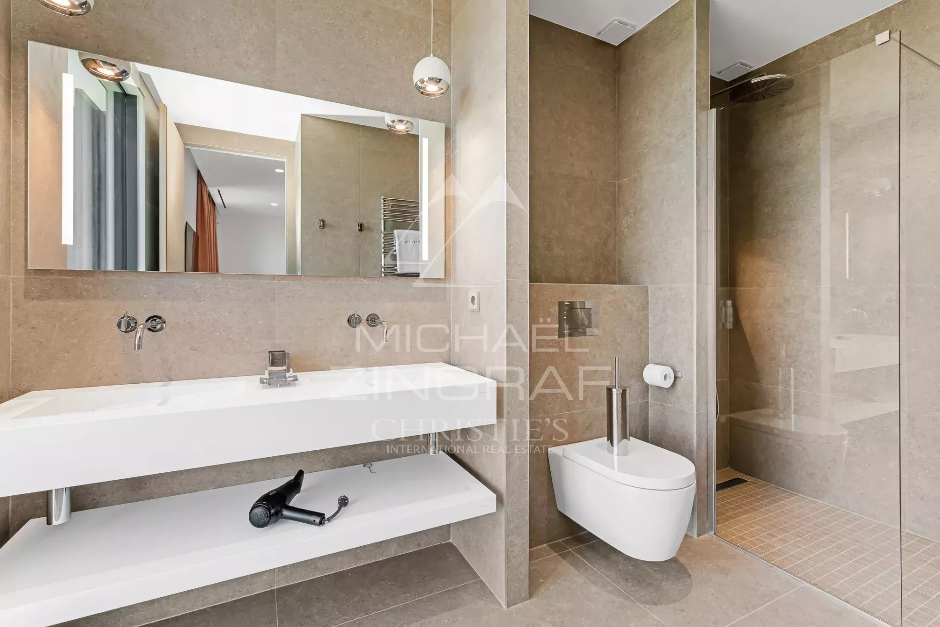 6 Bedroom Villa/Townhouse's Image 8