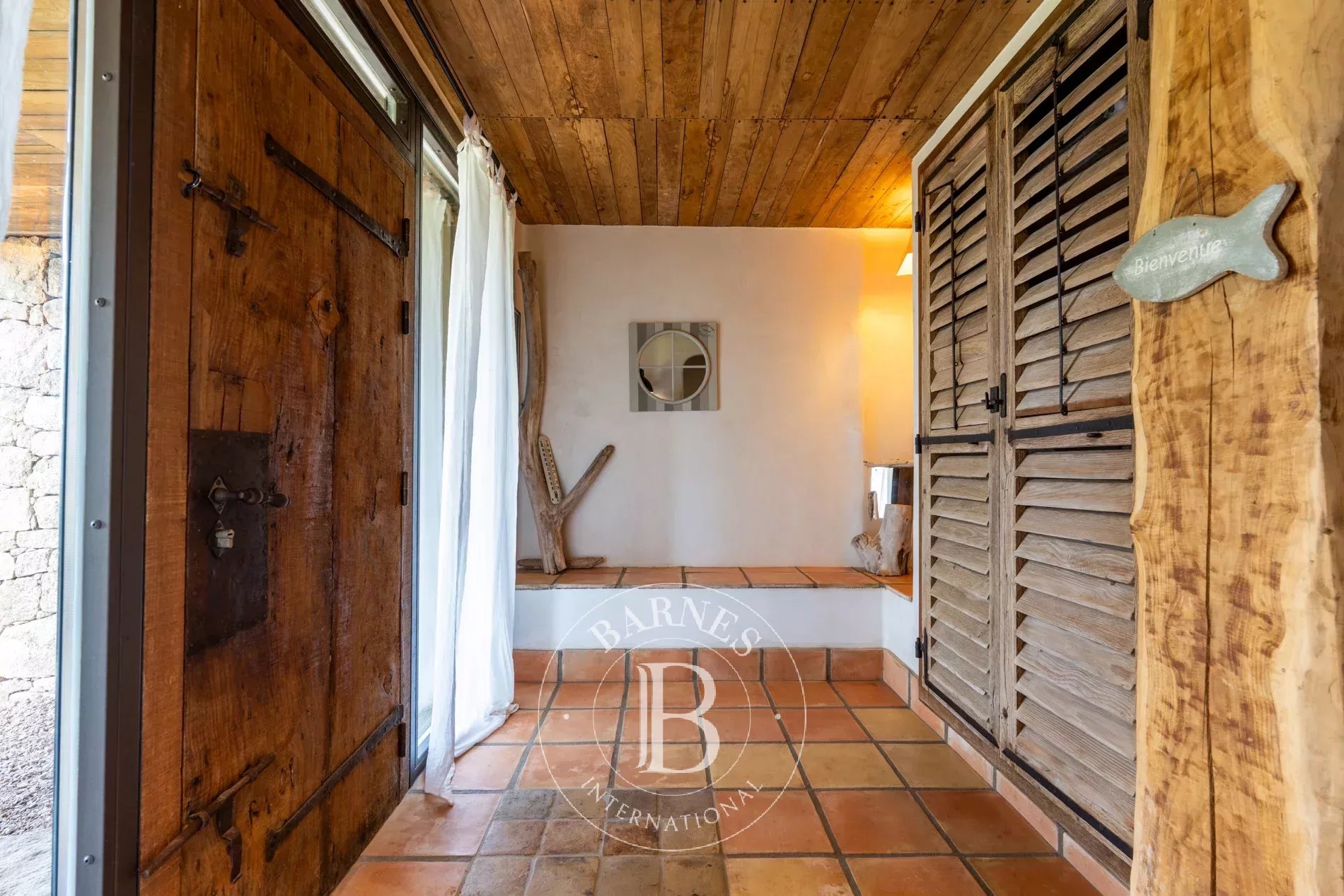 Exclusive listing – Bonifacio. Architect-designed villa in the style of a bergerie, featuring 4 bedrooms, a swimming pool, sea and mountain views, and close proximity to the beach. - picture 21 title=