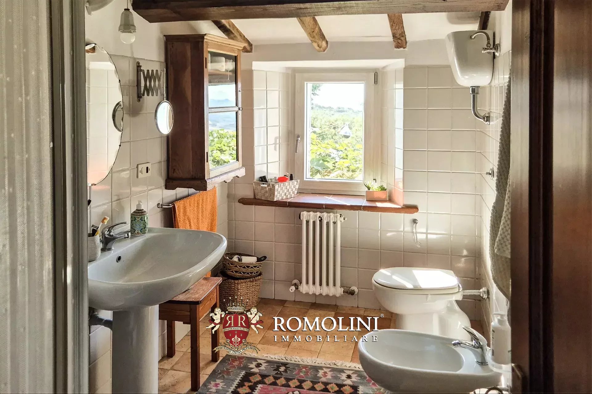 RUSTIC FARMHOUSE WITH POOL FOR SALE IN MOUNT AMIATA, MAREMMA