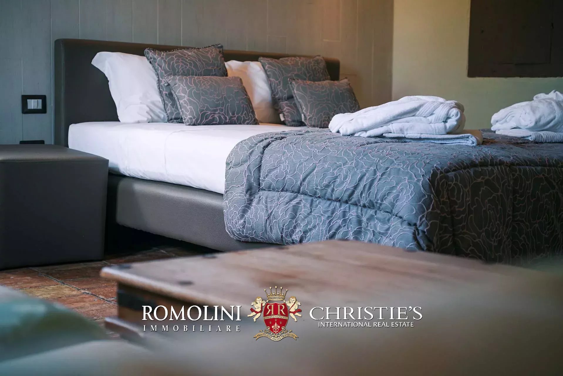 8 Bedroom Villa/Townhouse's Image 51