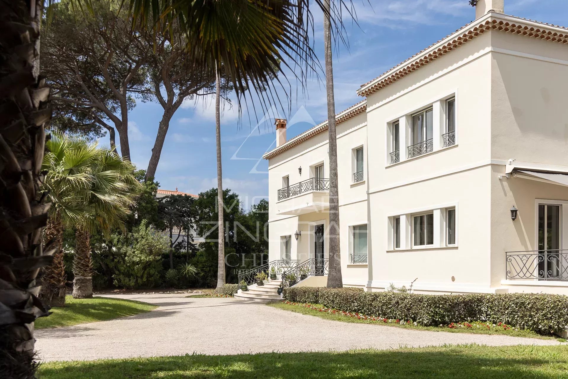 10 Bedroom Villa/Townhouse's Image 19