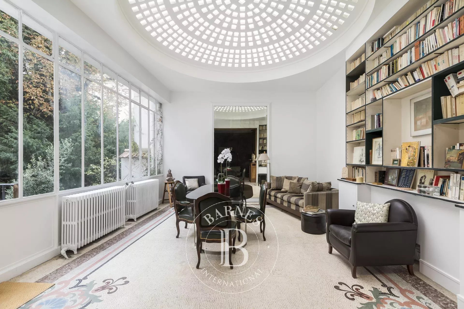 Paris 16 - La Muette/Private Villa - Garden-level duplex - picture 9 title=