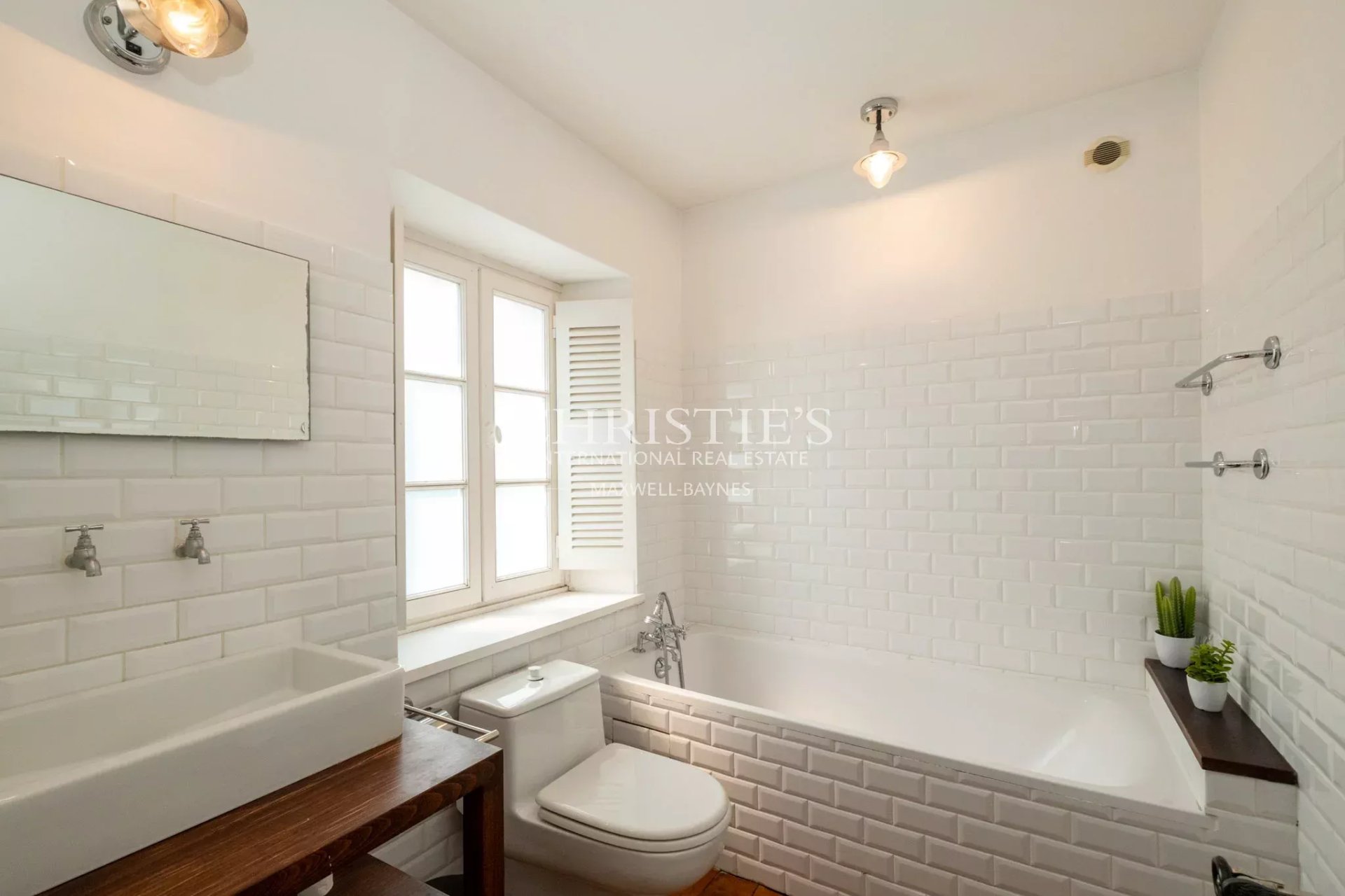 5 Bedroom Villa/Townhouse's Image 3