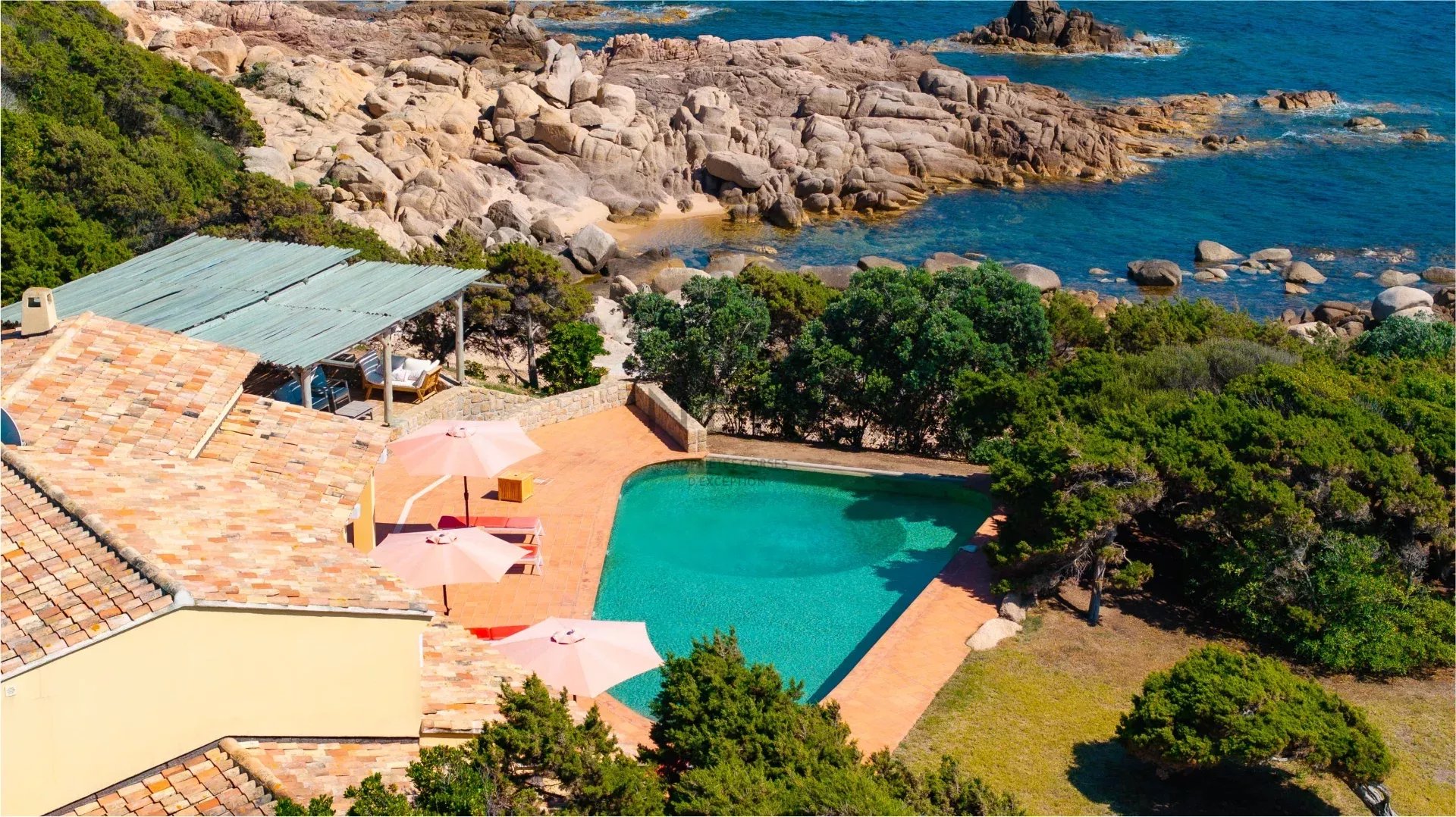 Villa ISOLELLA-4 chambres, pieds dans l'eau, piscine