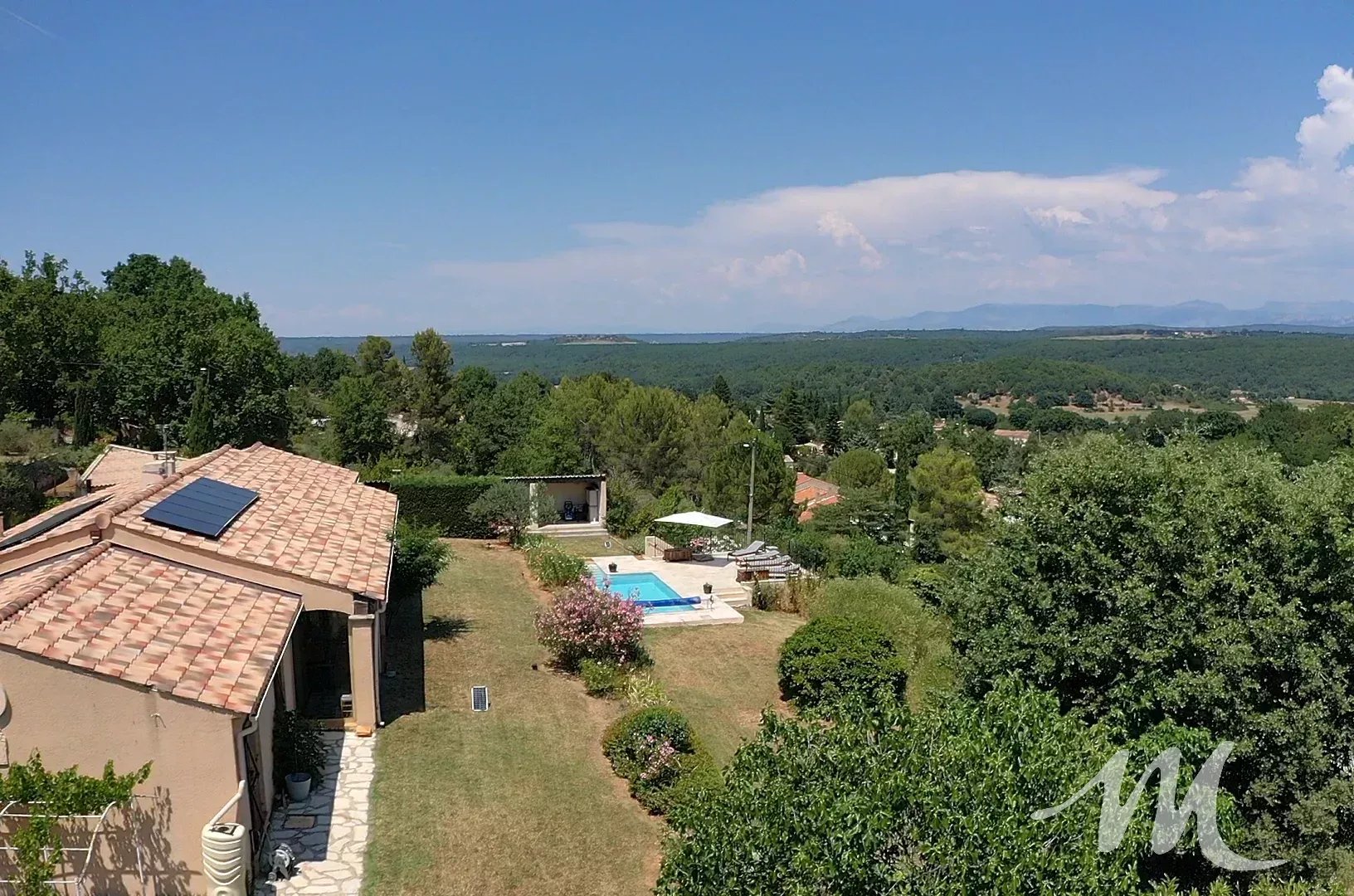 Grande maison de Charme à vendre  à Montmeyan avec Piscine, garage, abri voiture