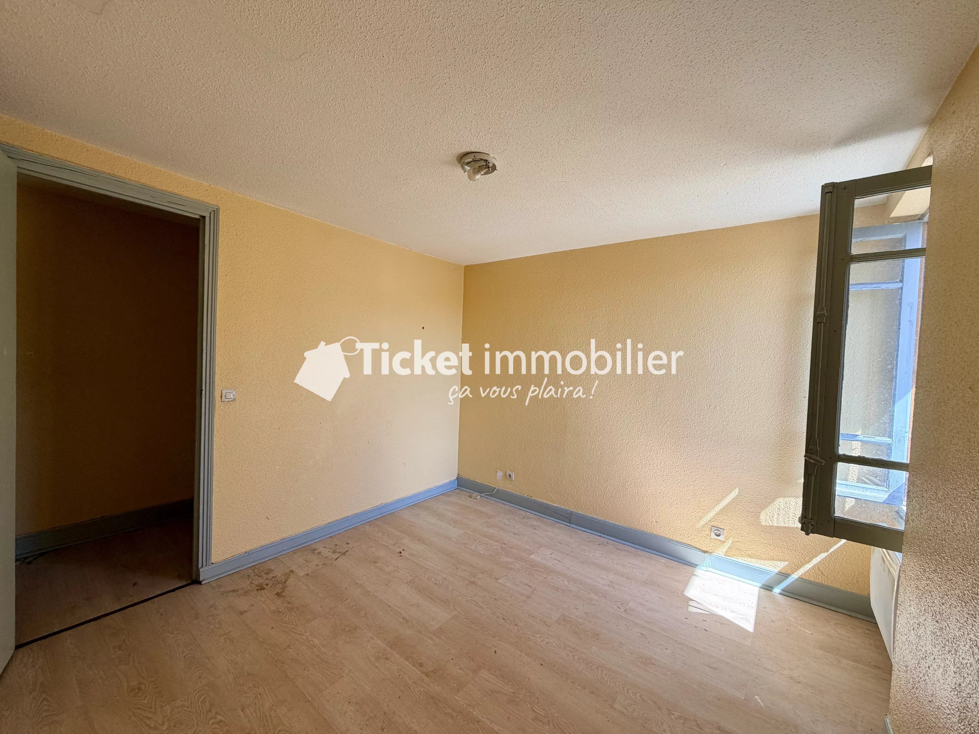 T3 à rénover – Centre-ville de Castres – 59 900 € — photo 6