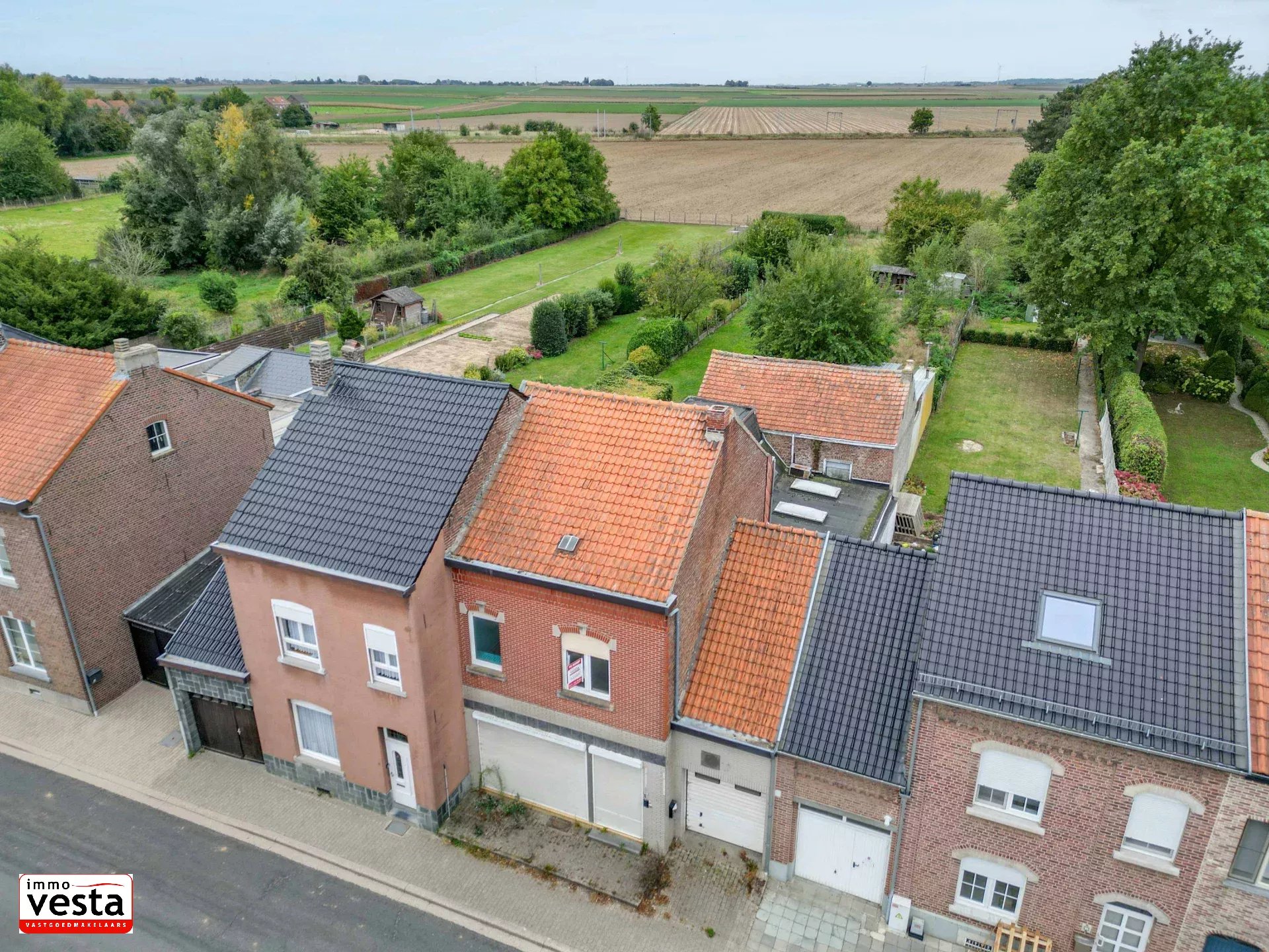 Handelspand met woonst op groot perceel