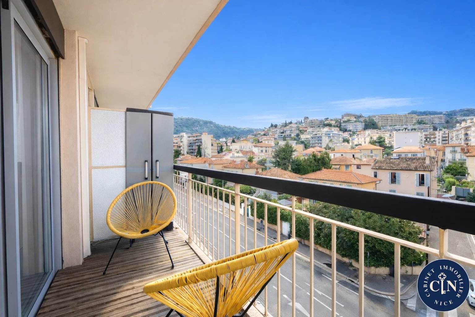 Studio rénové – Terrasse – Quartier Saint-Sylvestre - Photo 2