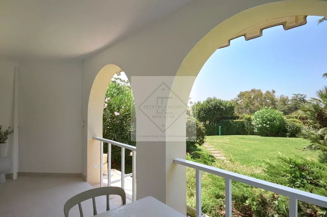 CANNES Californie - Élégant 2 pièces rénové avec vue mer et jardin — photo 10