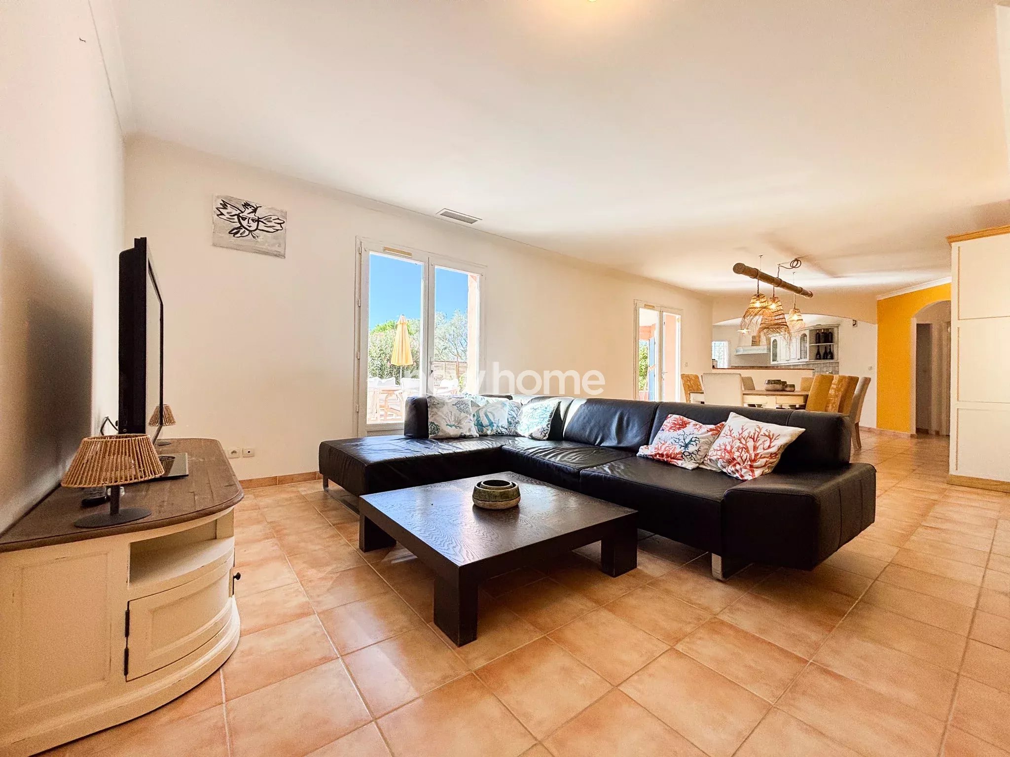 Villa provençale de 214 m²  proche du centre de Lorgues