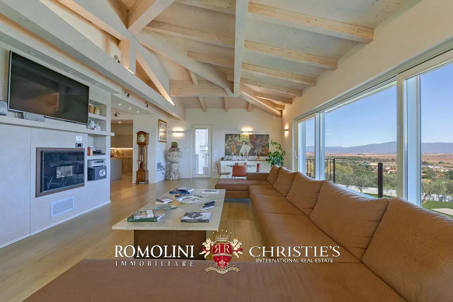7 Bedroom Villa/Townhouse's Image 32
