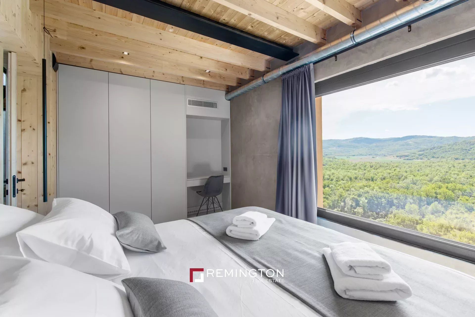 4 Bedroom Villa/Townhouse's Image 4