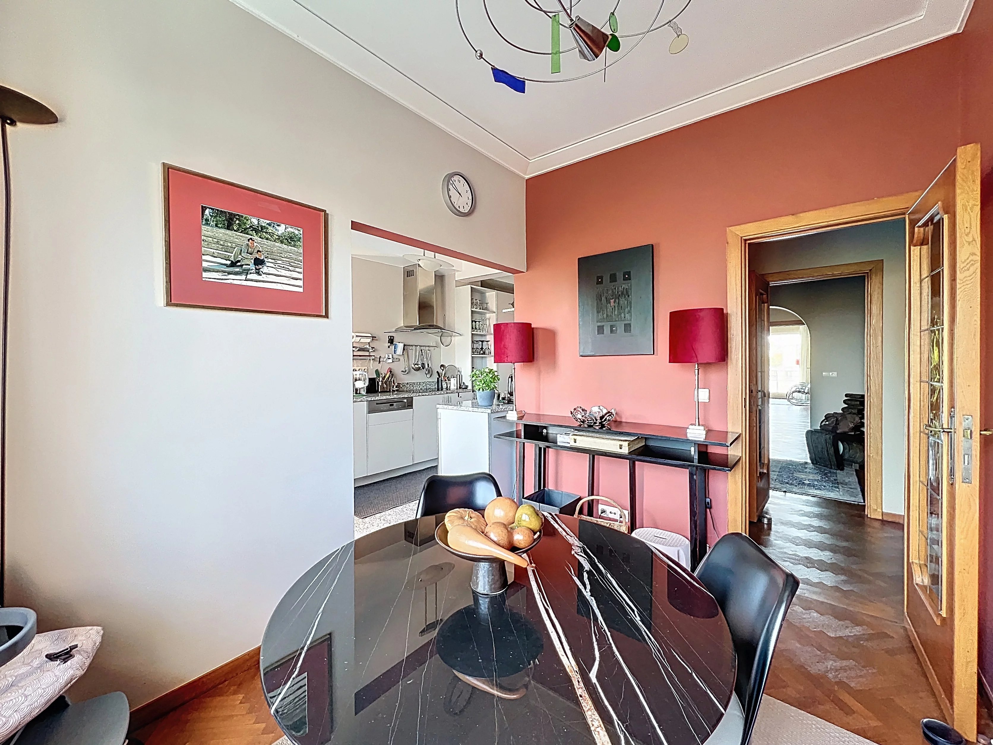 Mooi appartement met terrassen en parking