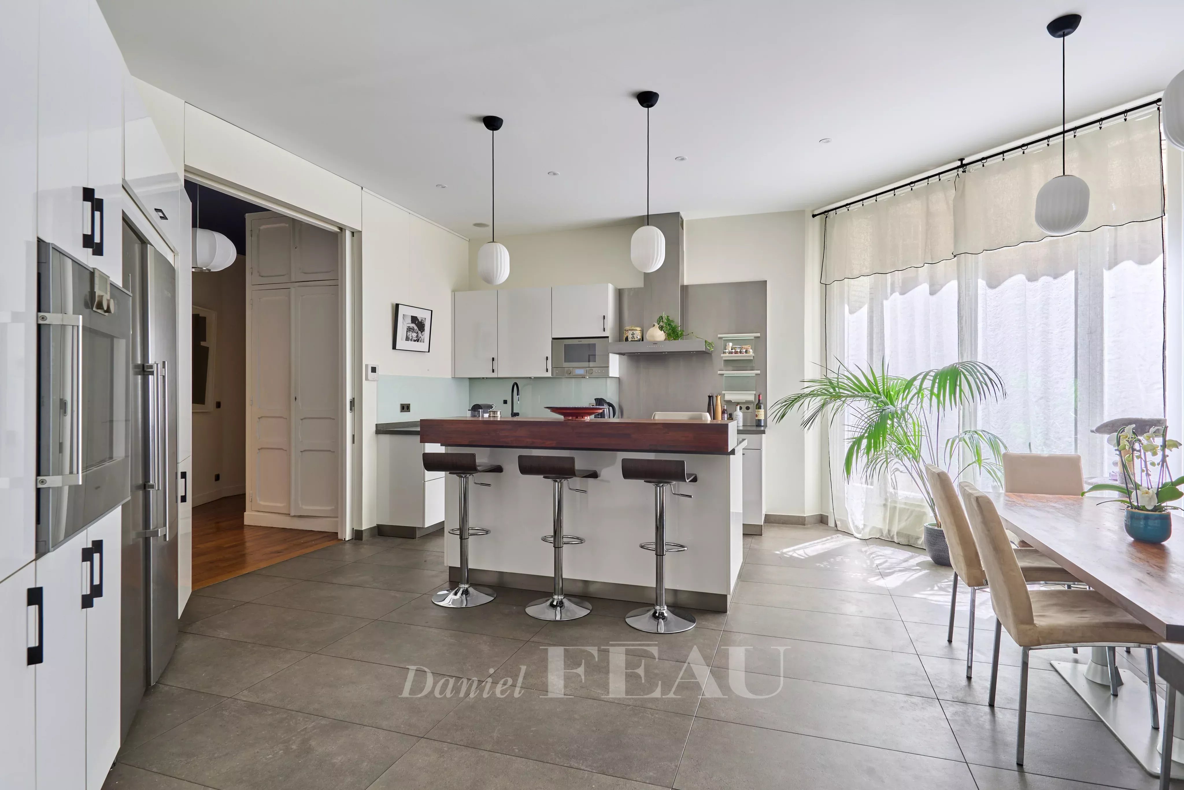 Sale Apartment Paris 16th