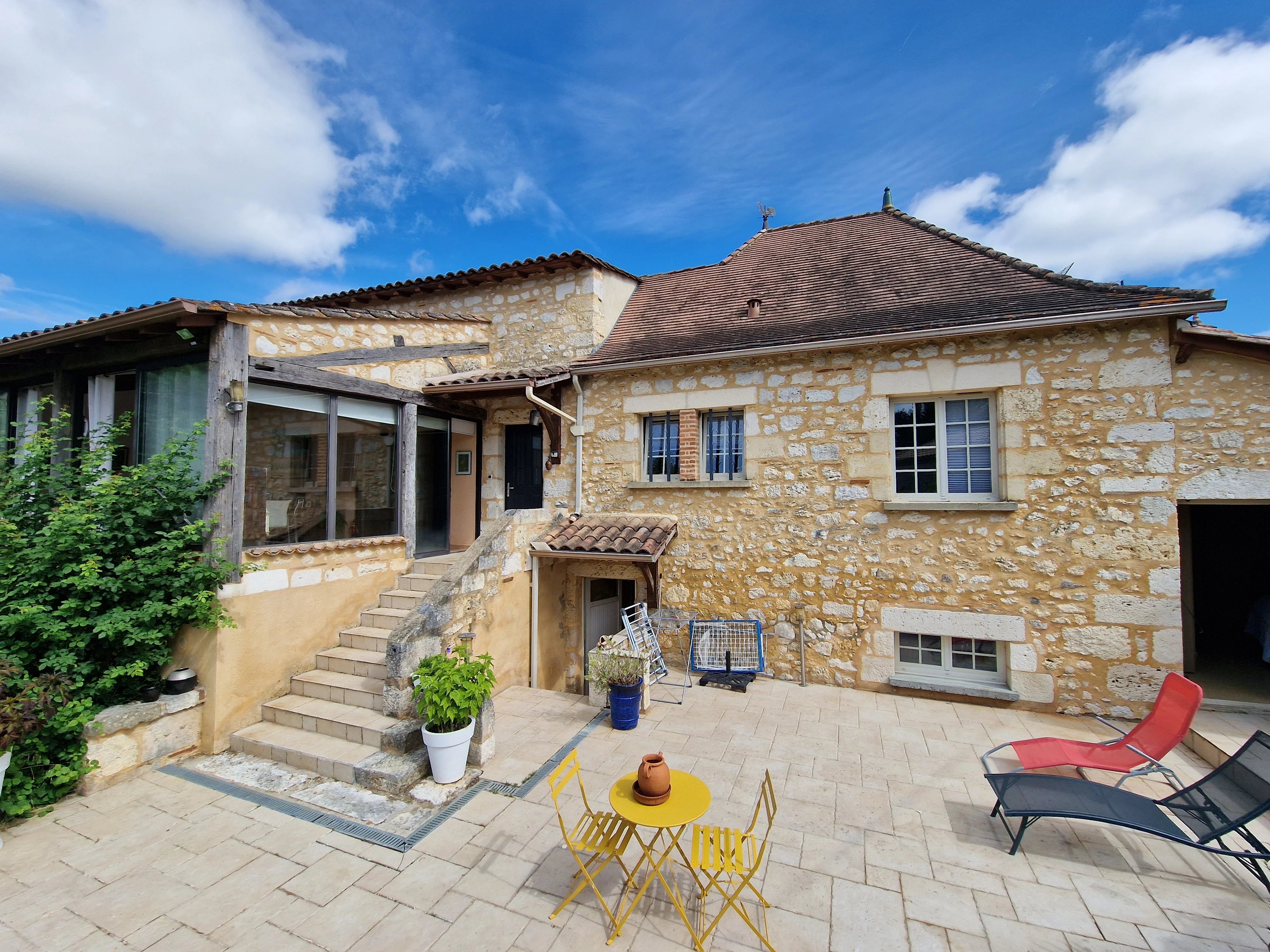 Belle demeure de caractère avec 4 chambres, proche de Bergerac