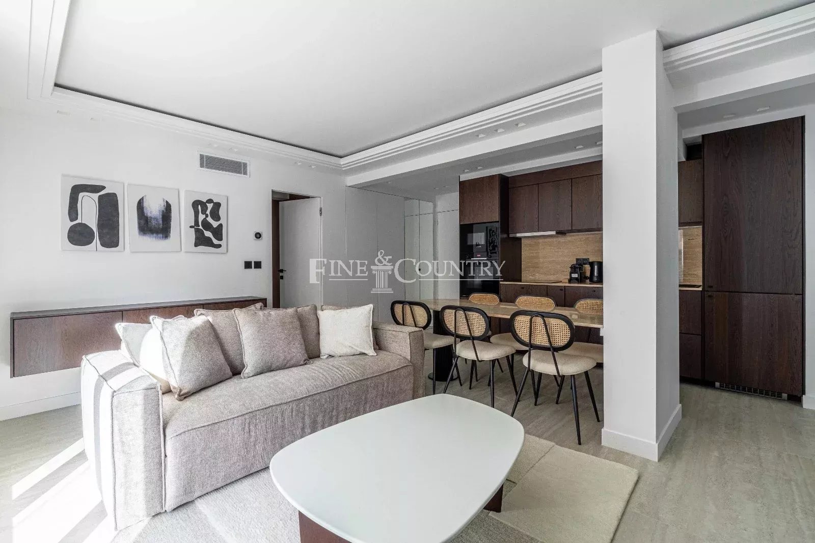 Photo of Luxury Renovated Apartment for Sale – Cannes Croisette